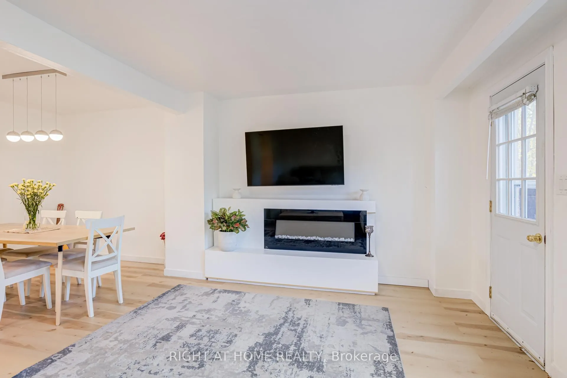 Photo 7 of Unit 37, 37 The Carriage Way, Markham, Royal Orchard — HOMEH