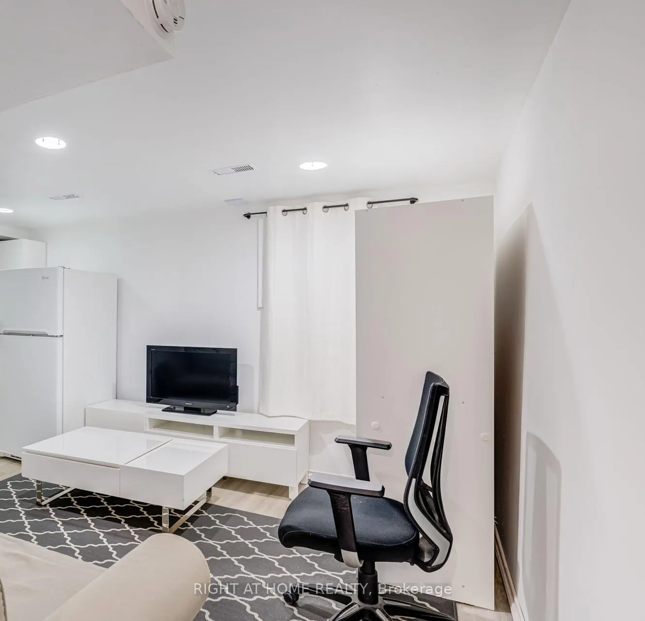 Photo 16 of Unit 37, 37 The Carriage Way, Markham, Royal Orchard — HOMEH