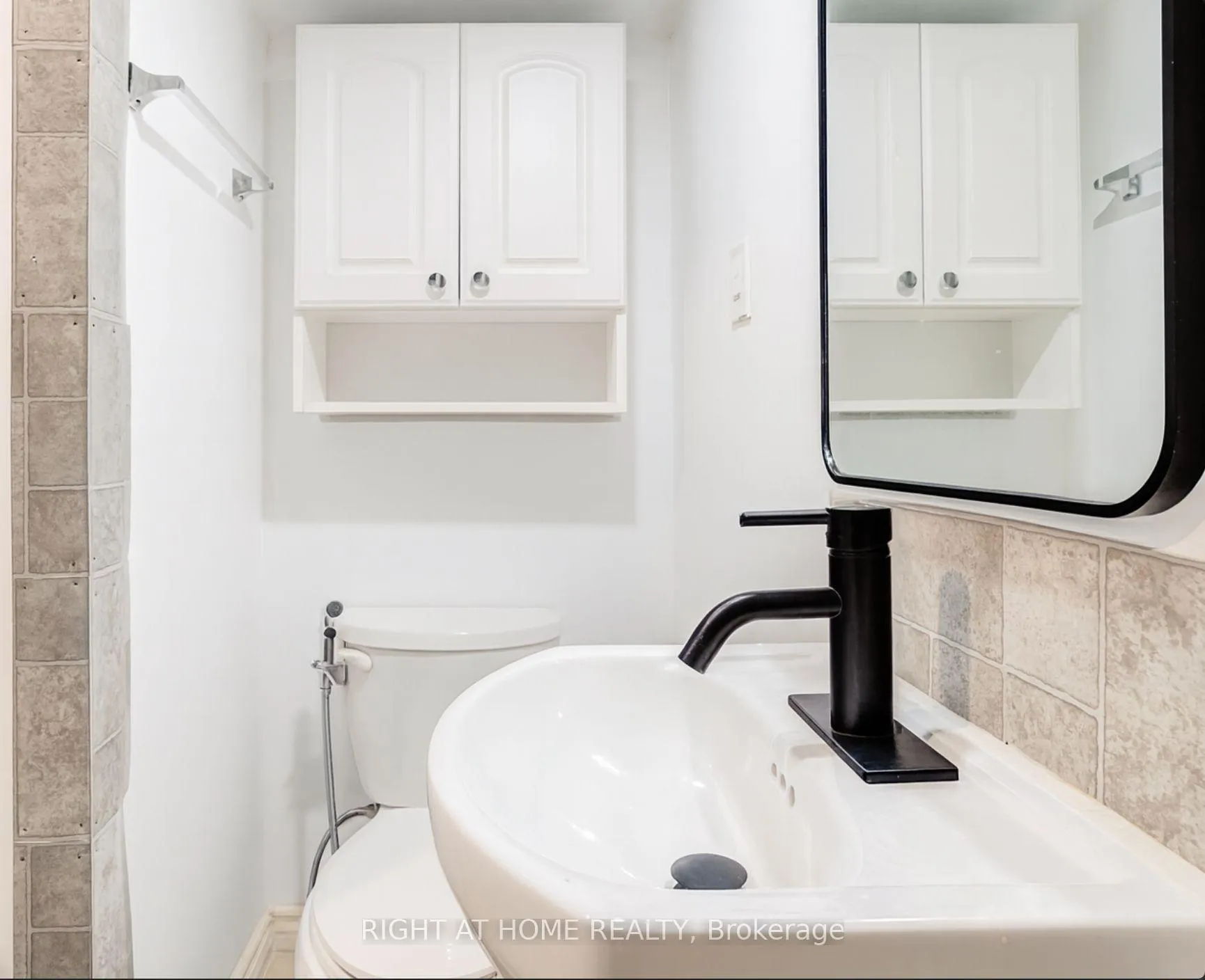 Photo 17 of Unit 37, 37 The Carriage Way, Markham, Royal Orchard — HOMEH