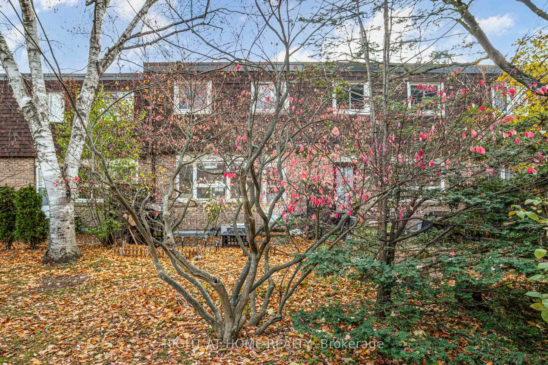 Photo 18 of Unit 37, 37 The Carriage Way, Markham, Royal Orchard — HOMEH