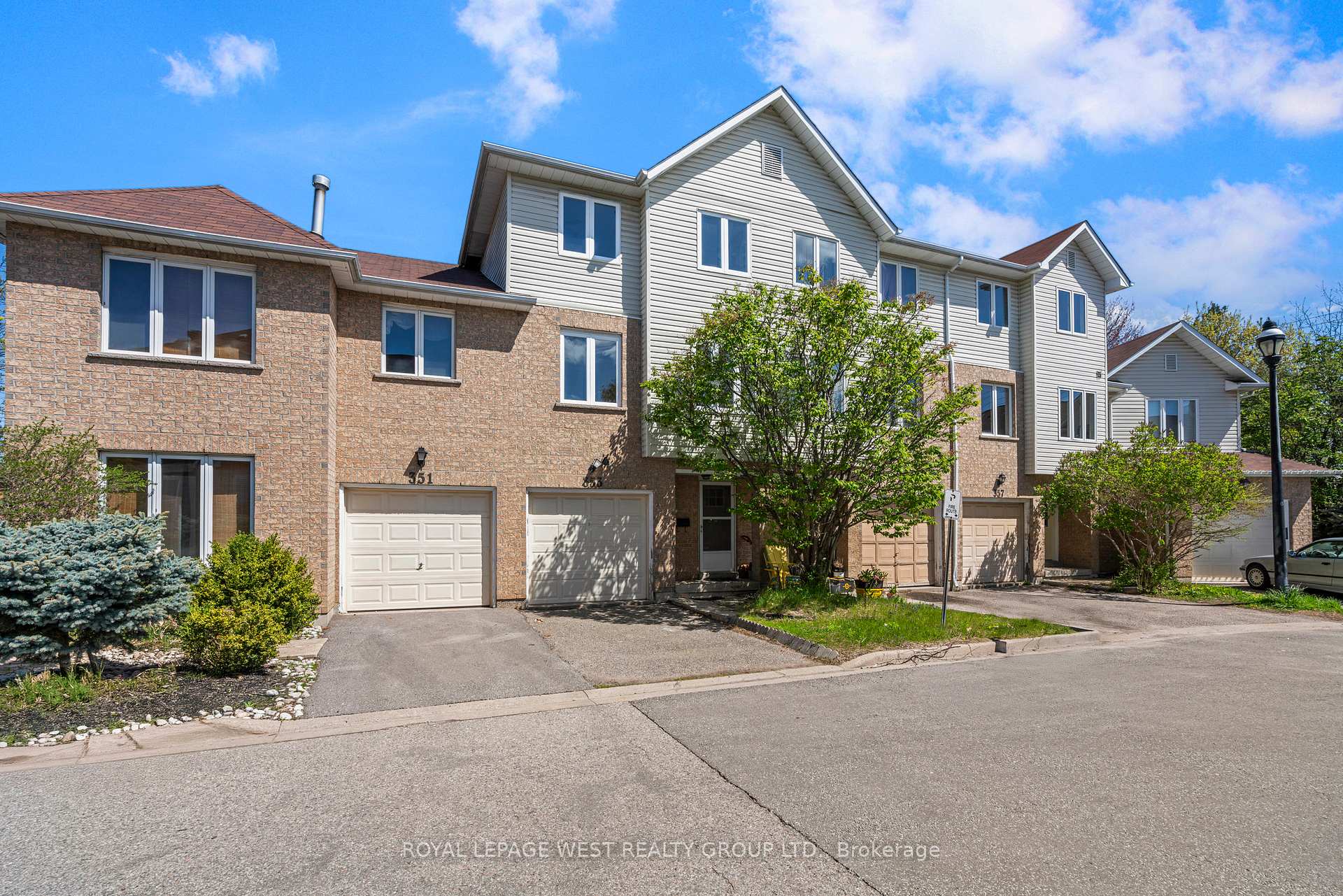 Front of 353 Riddell Court