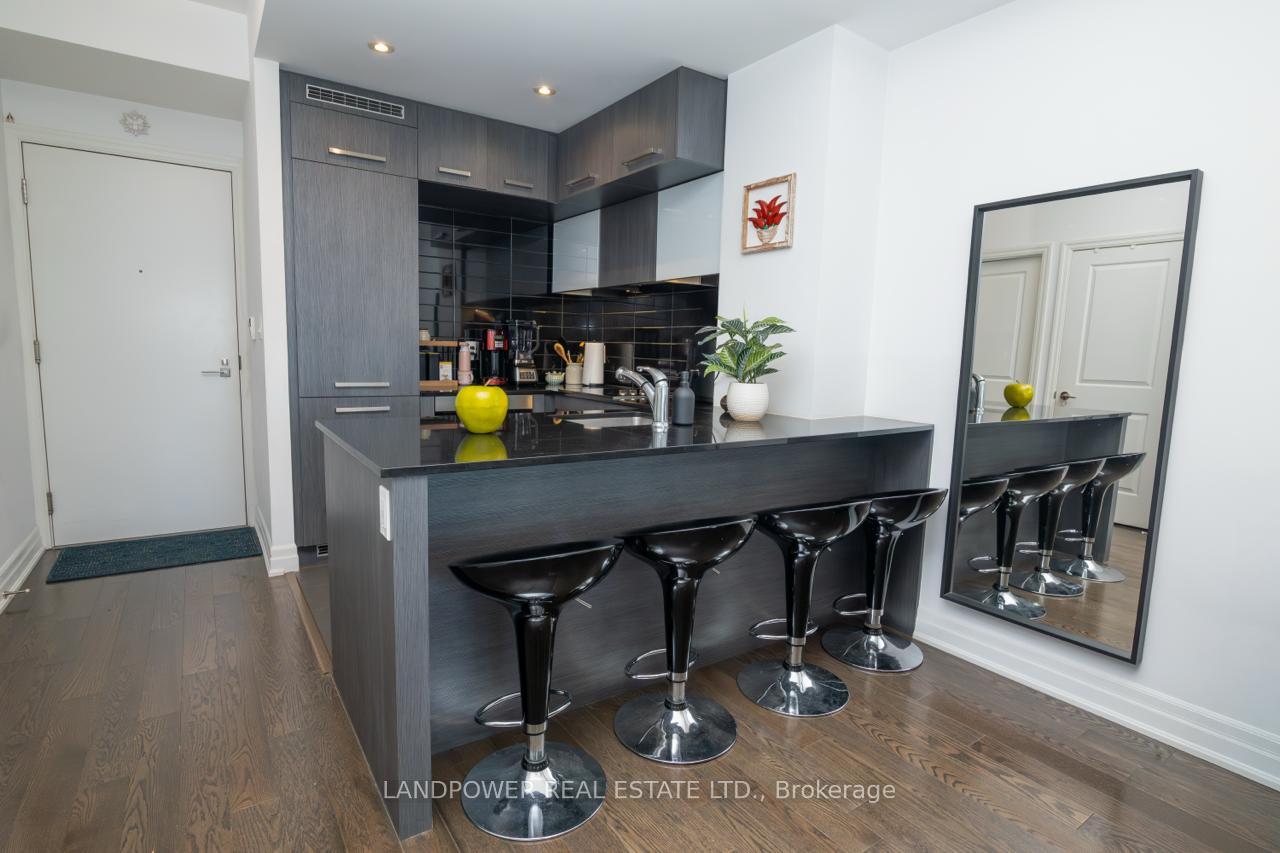 Photo 3 of Unit 1409, 8 The Esplanade, Toronto, Waterfront Communities — HOMEH