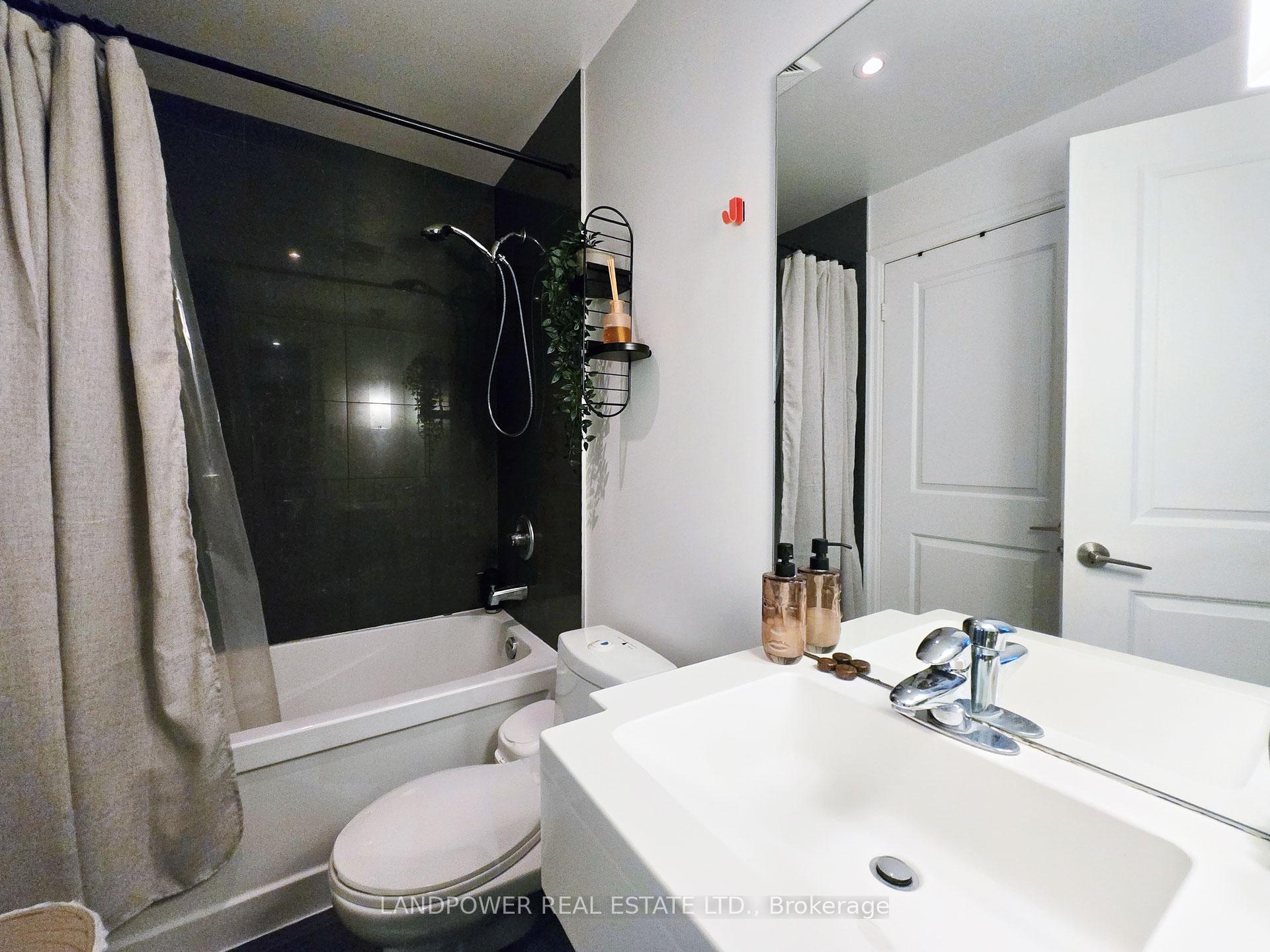 Photo 7 of Unit 1409, 8 The Esplanade, Toronto, Waterfront Communities — HOMEH