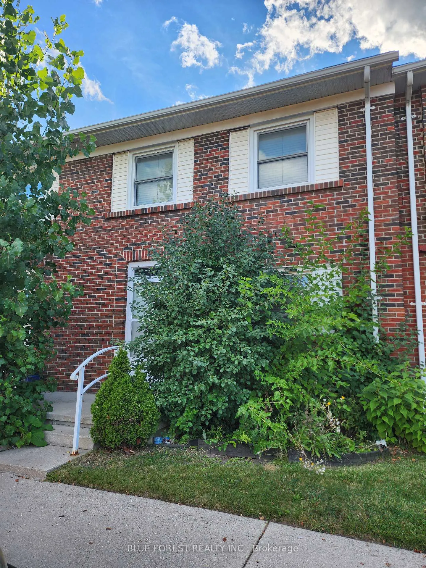 Front of Unit 5, 1128 Southdale Road E