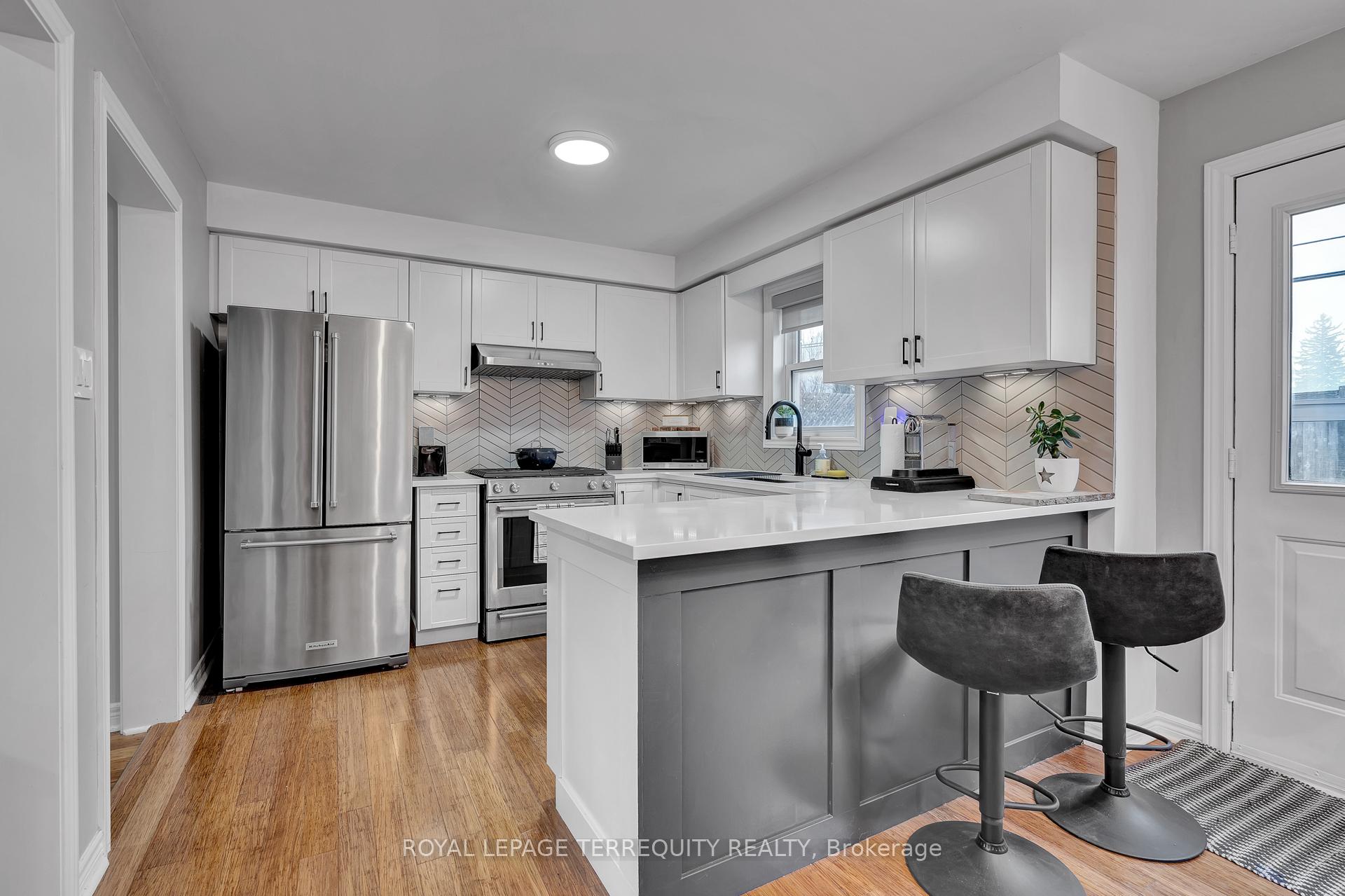 Photo 2 of 27 Milloy Place, Aurora, Aurora Grove — HOMEH