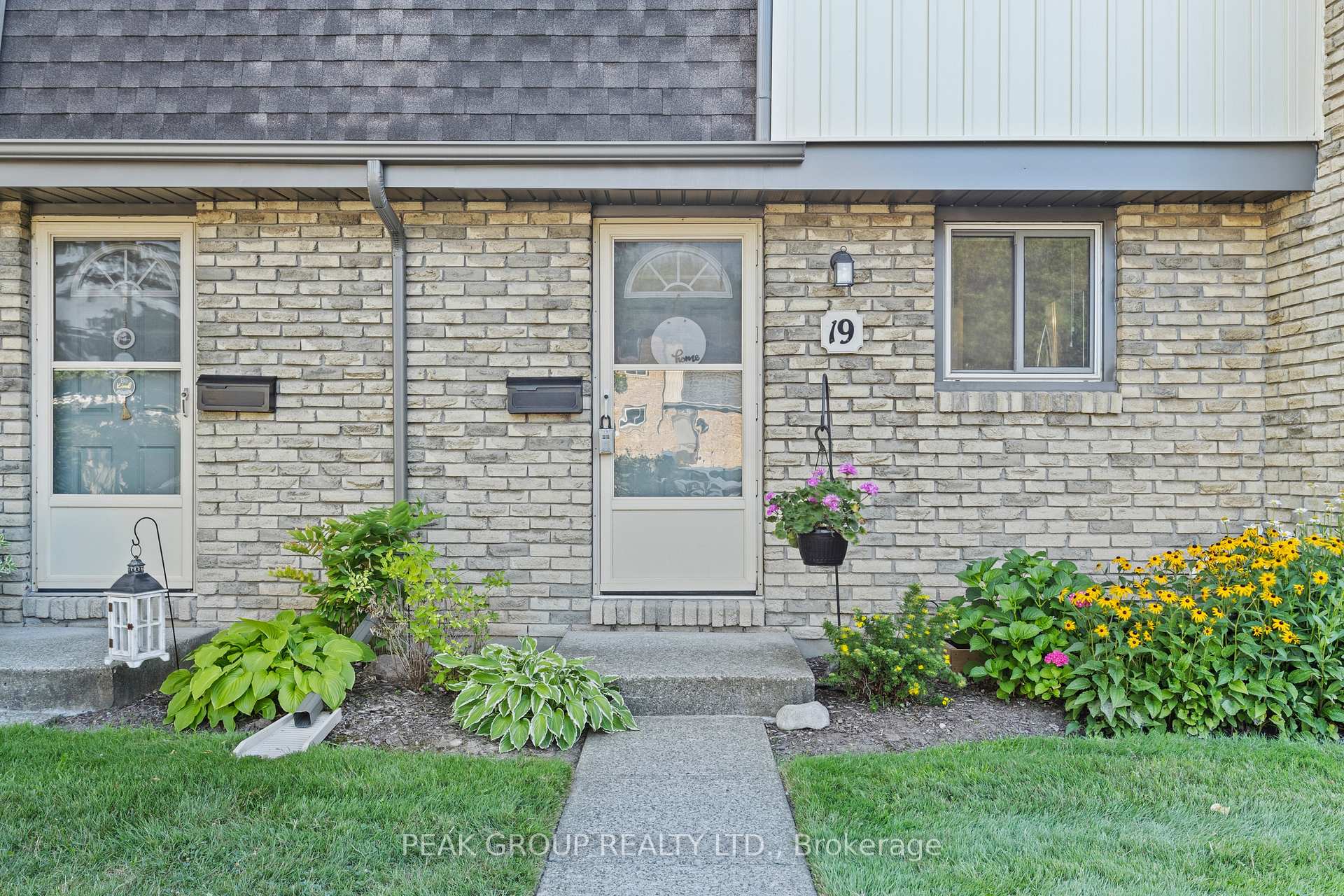 Photo 2 of Unit 19, 302 Vine Street, St. Catharines, Carlton/Bunting — HOMEH