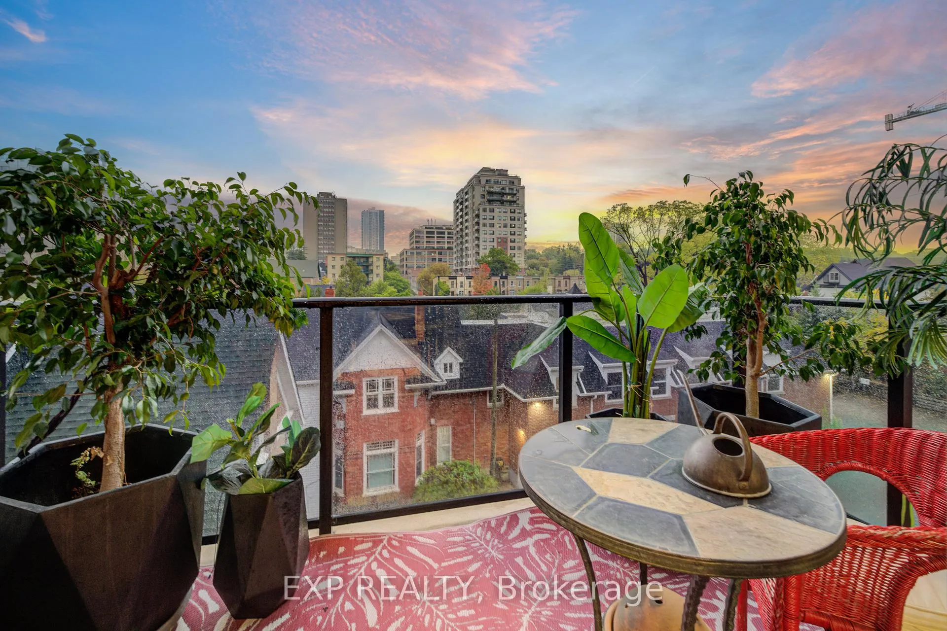 Front of Unit 417, 399 Queen Street S