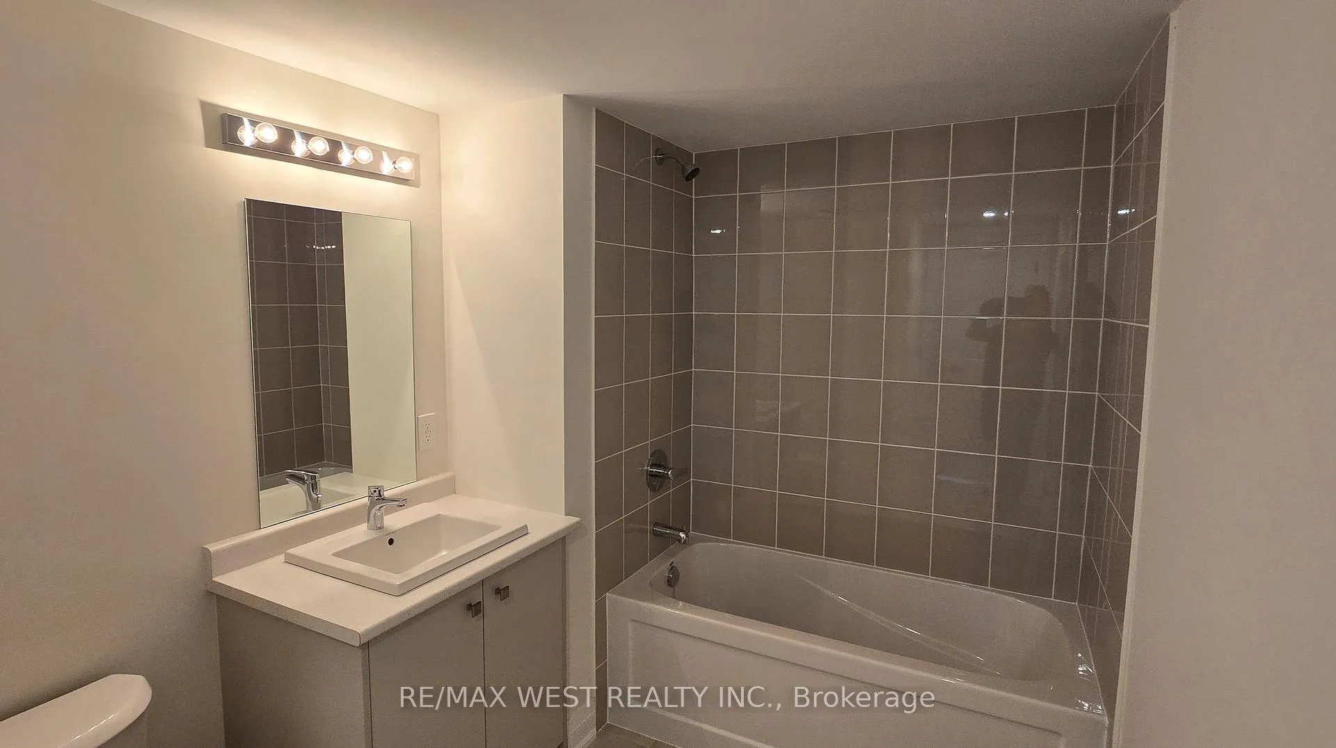 Photo 17 of 35 Marret Lane, Clarington, Newcastle — HOMEH