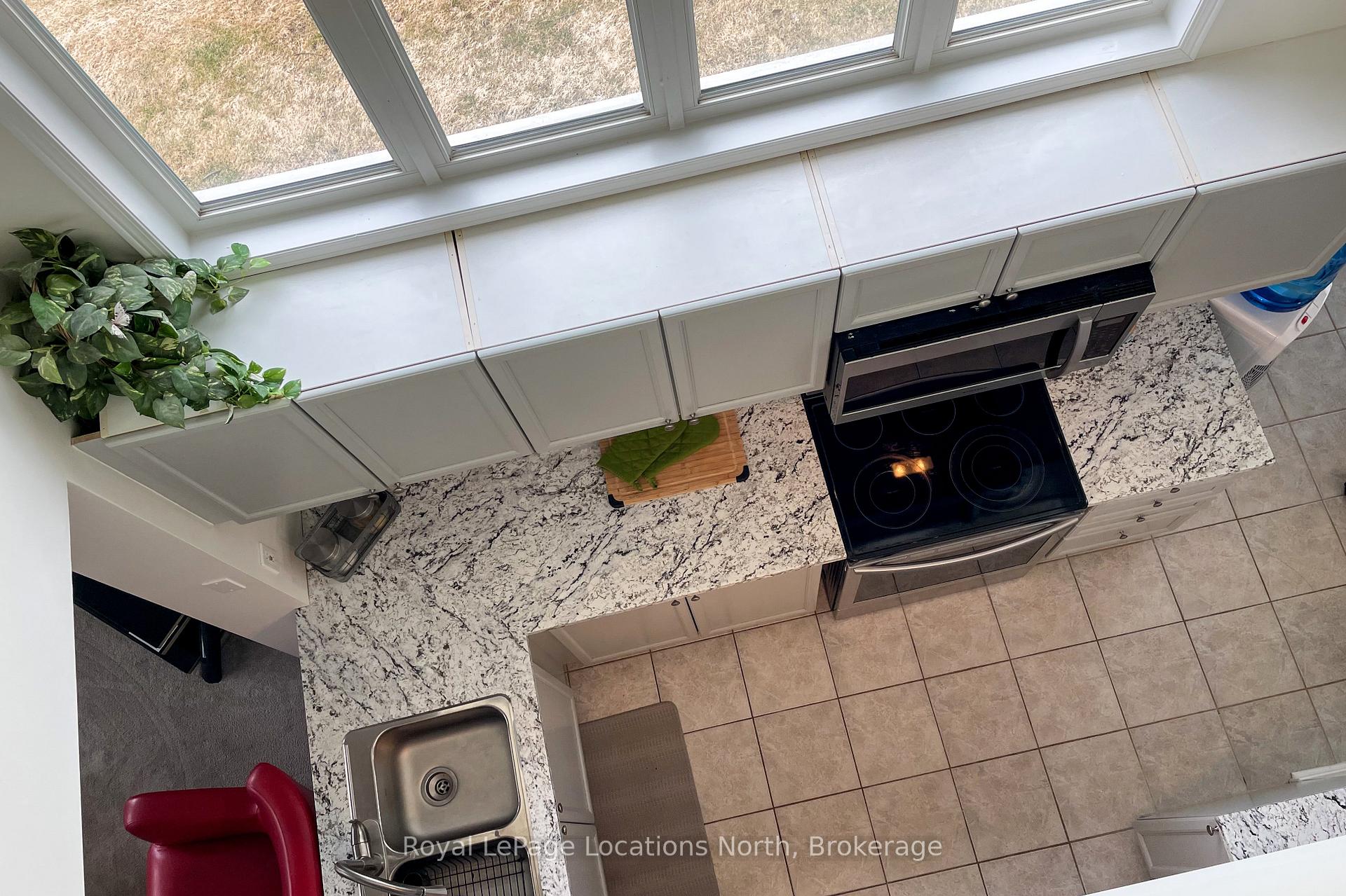 Photo 9 of 28 Barker Boulevard, Collingwood — HOMEH
