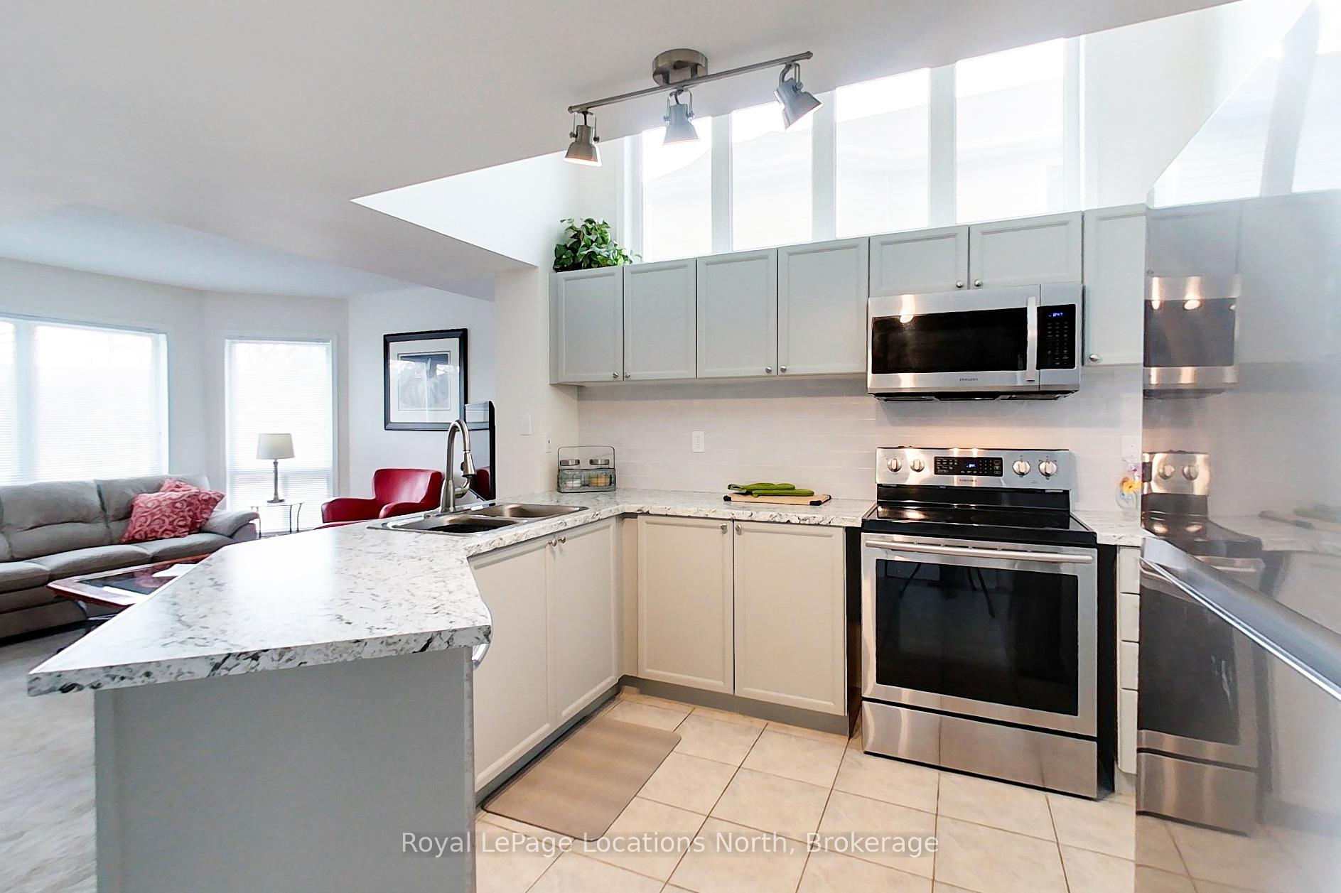 Photo 12 of 28 Barker Boulevard, Collingwood — HOMEH