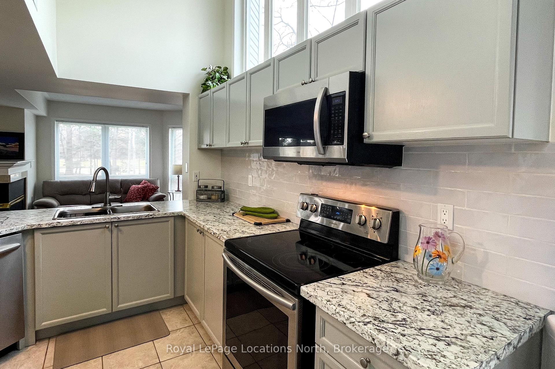 Photo 14 of 28 Barker Boulevard, Collingwood — HOMEH