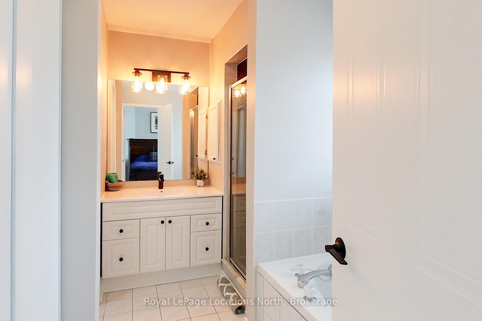 Photo 24 of 28 Barker Boulevard, Collingwood — HOMEH