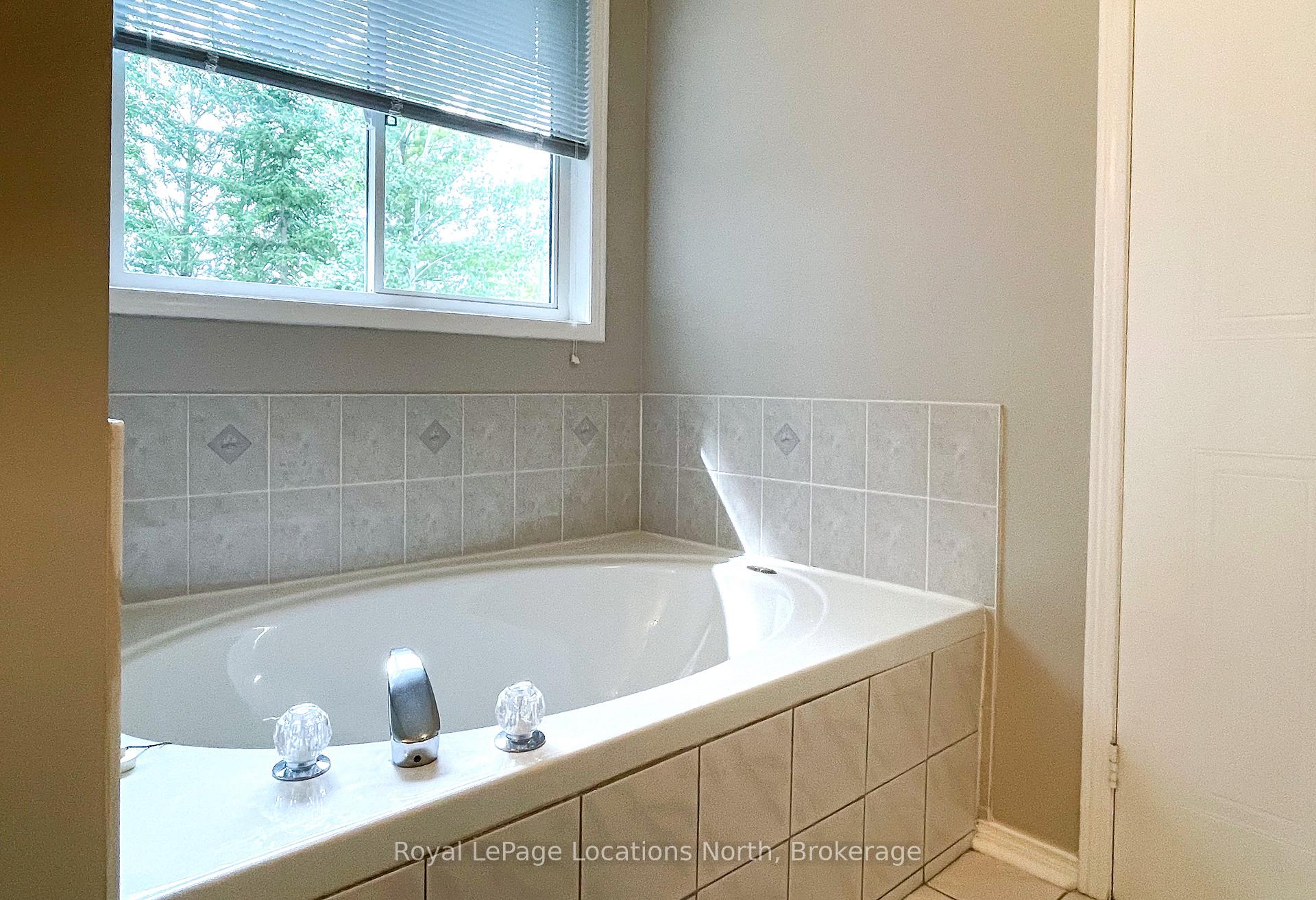Photo 29 of 28 Barker Boulevard, Collingwood — HOMEH