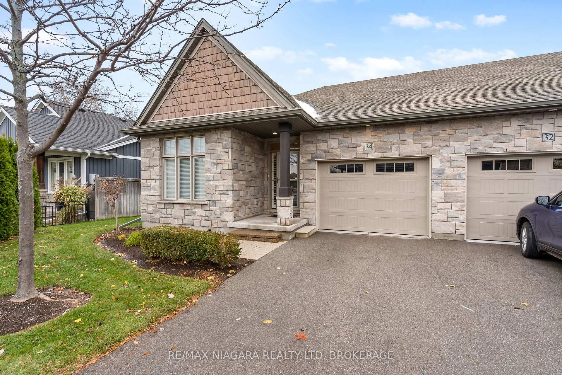 Photo 2 of 34 Blossom Common, St. Catharines, Port Weller — HOMEH
