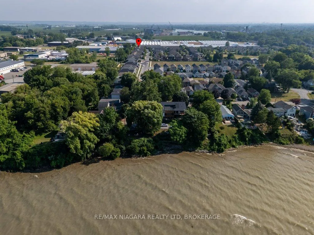 Photo 35 of 34 Blossom Common, St. Catharines, Port Weller — HOMEH