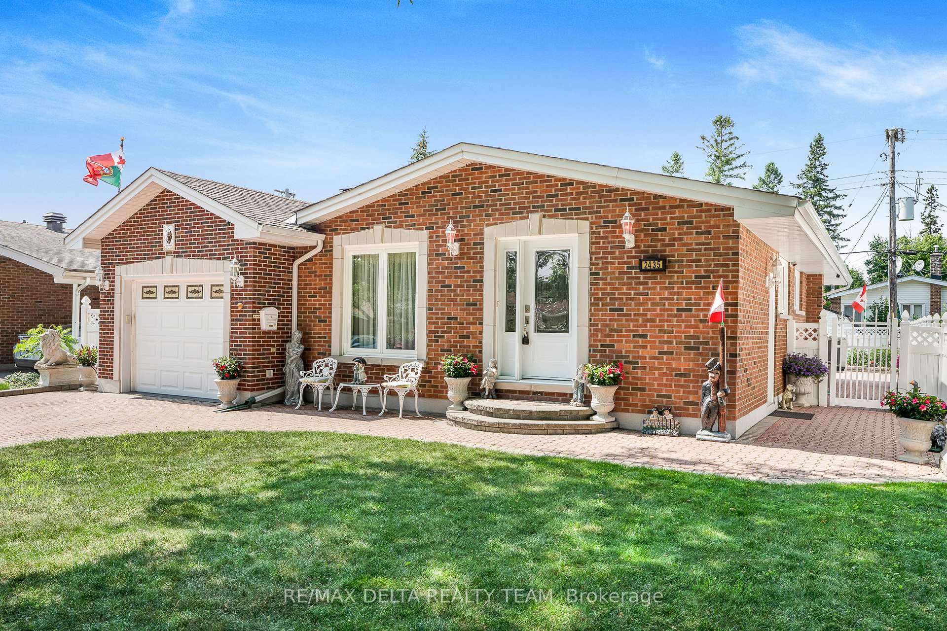 Photo 4 of 2435 Heaton Avenue, Ottawa, Hawthorne Meadows — HOMEH