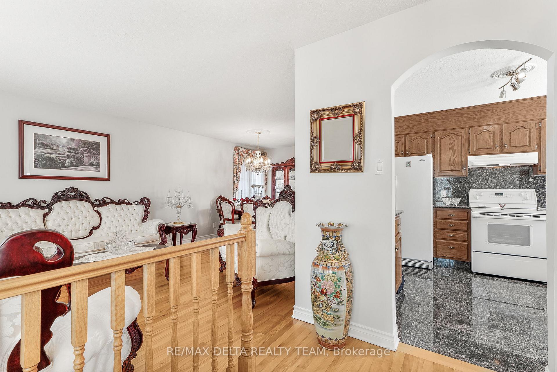 Photo 2 of 2435 Heaton Avenue, Ottawa, Hawthorne Meadows — HOMEH
