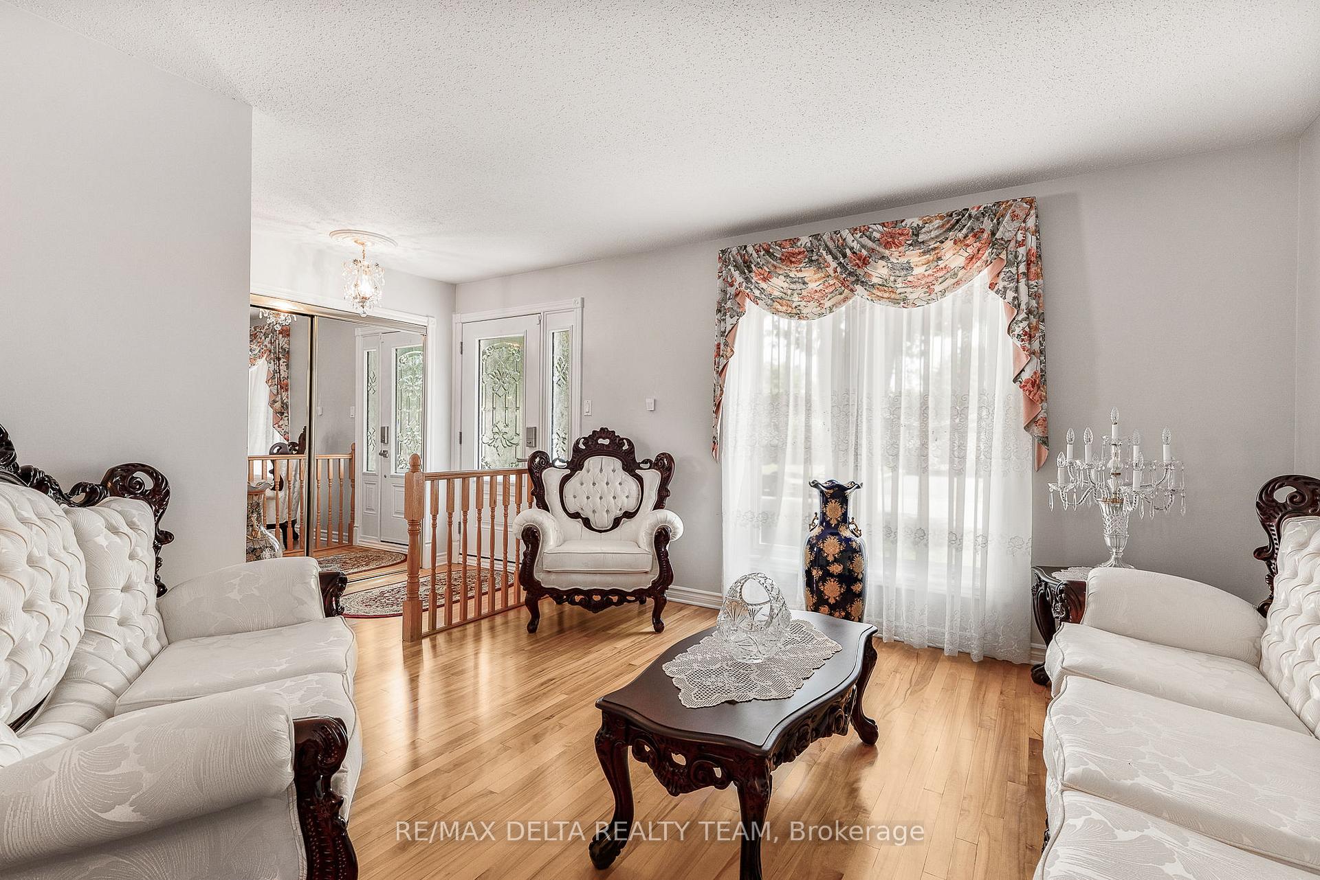 Photo 6 of 2435 Heaton Avenue, Ottawa, Hawthorne Meadows — HOMEH