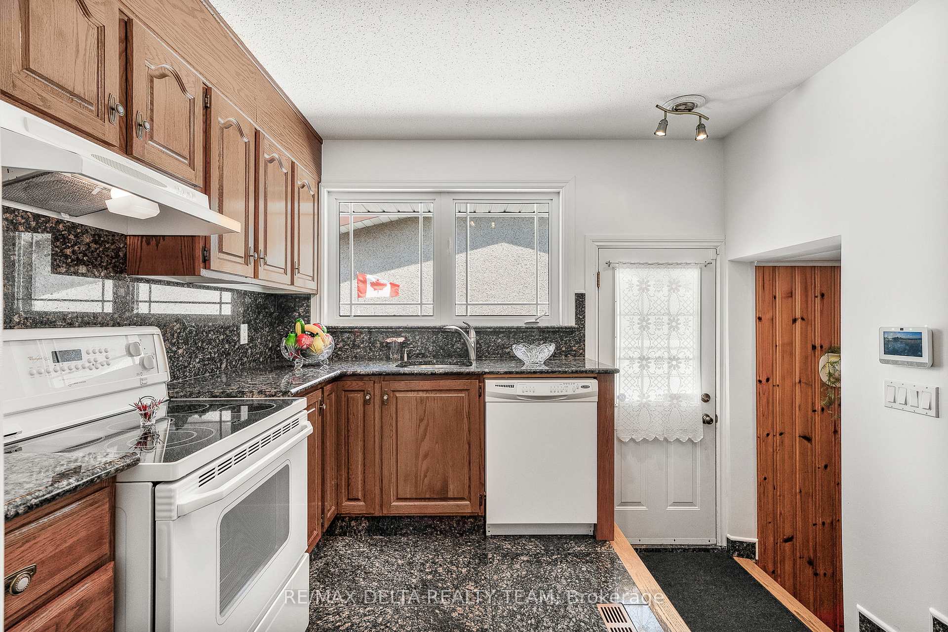 Photo 9 of 2435 Heaton Avenue, Ottawa, Hawthorne Meadows — HOMEH
