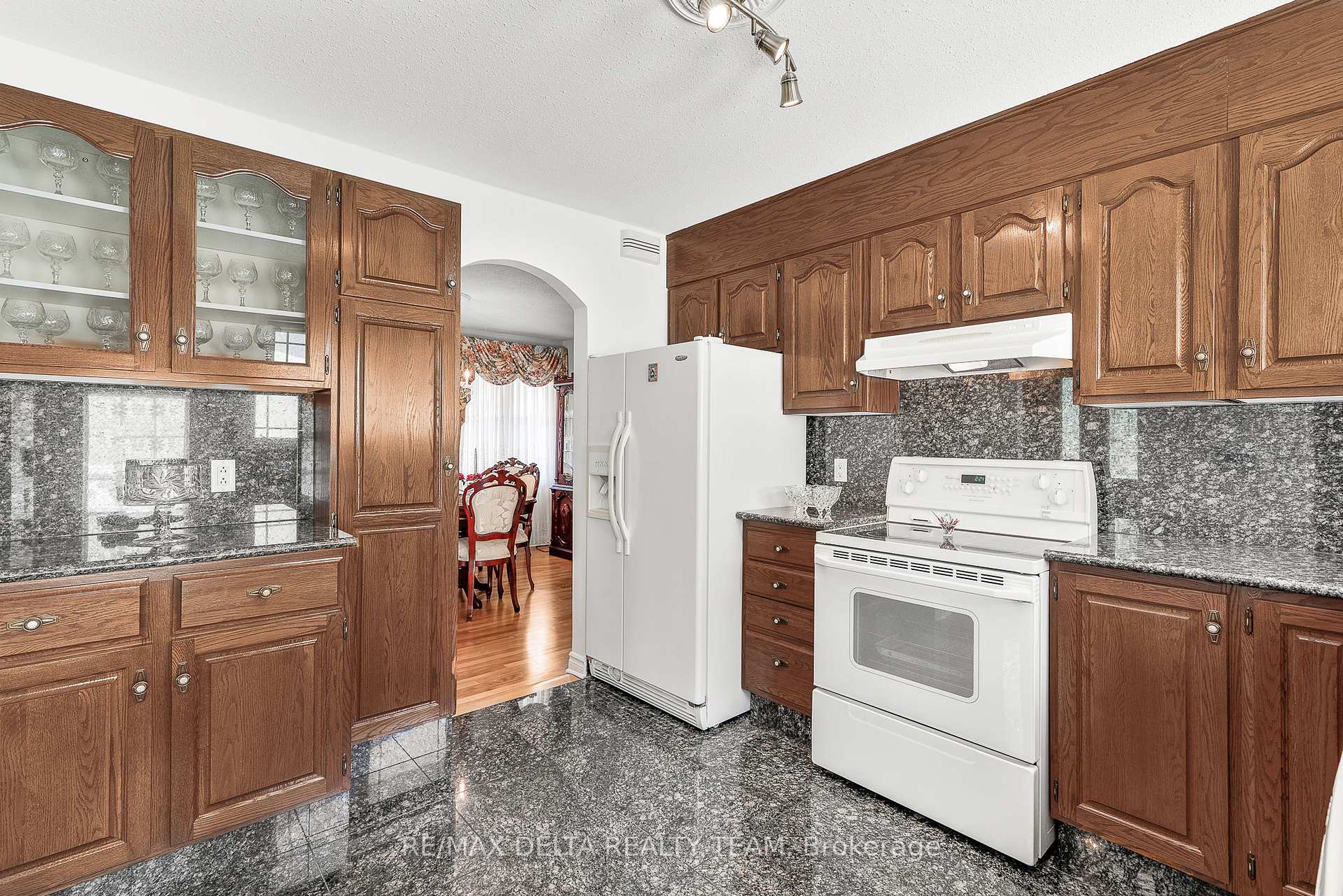 Photo 11 of 2435 Heaton Avenue, Ottawa, Hawthorne Meadows — HOMEH