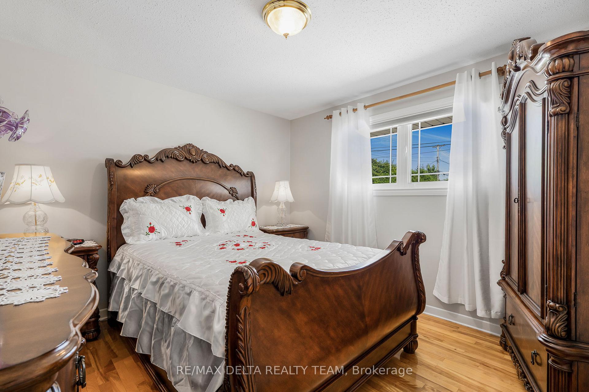 Photo 13 of 2435 Heaton Avenue, Ottawa, Hawthorne Meadows — HOMEH