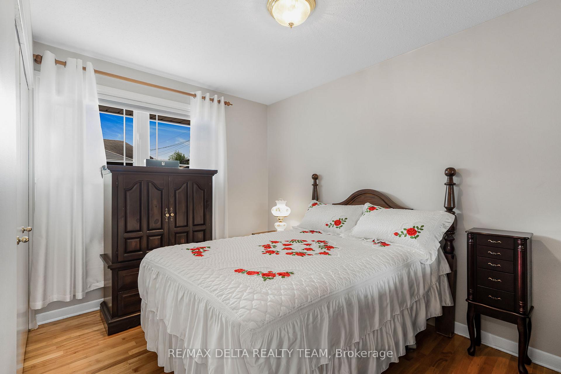 Photo 15 of 2435 Heaton Avenue, Ottawa, Hawthorne Meadows — HOMEH