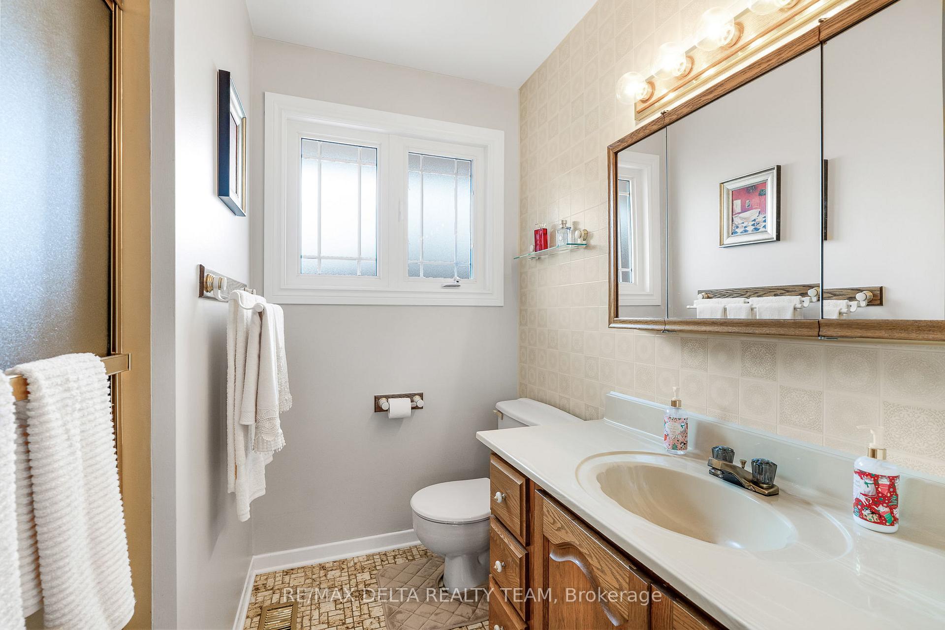 Photo 17 of 2435 Heaton Avenue, Ottawa, Hawthorne Meadows — HOMEH