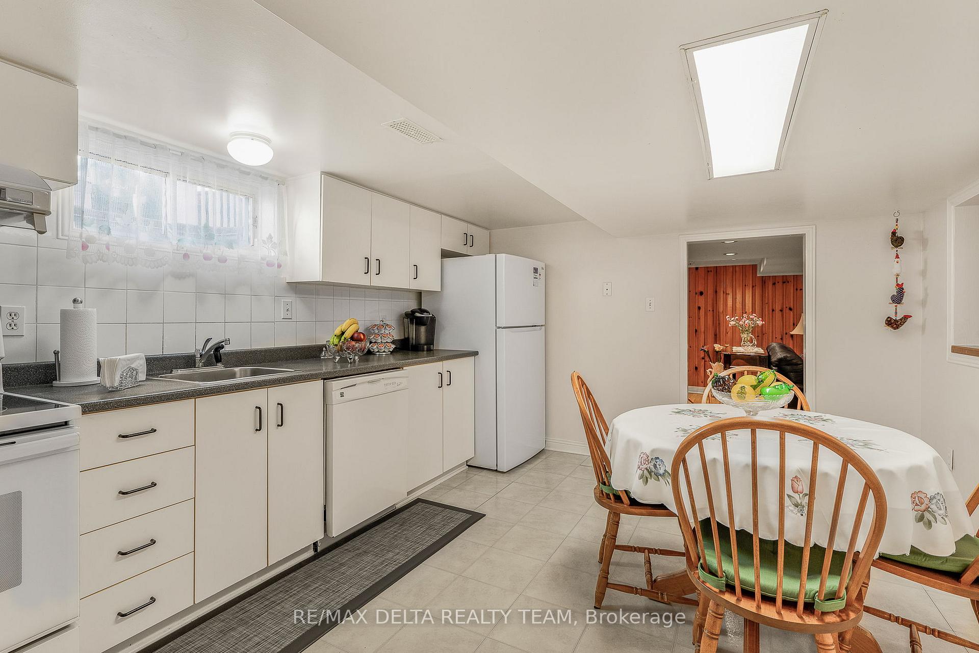 Photo 18 of 2435 Heaton Avenue, Ottawa, Hawthorne Meadows — HOMEH