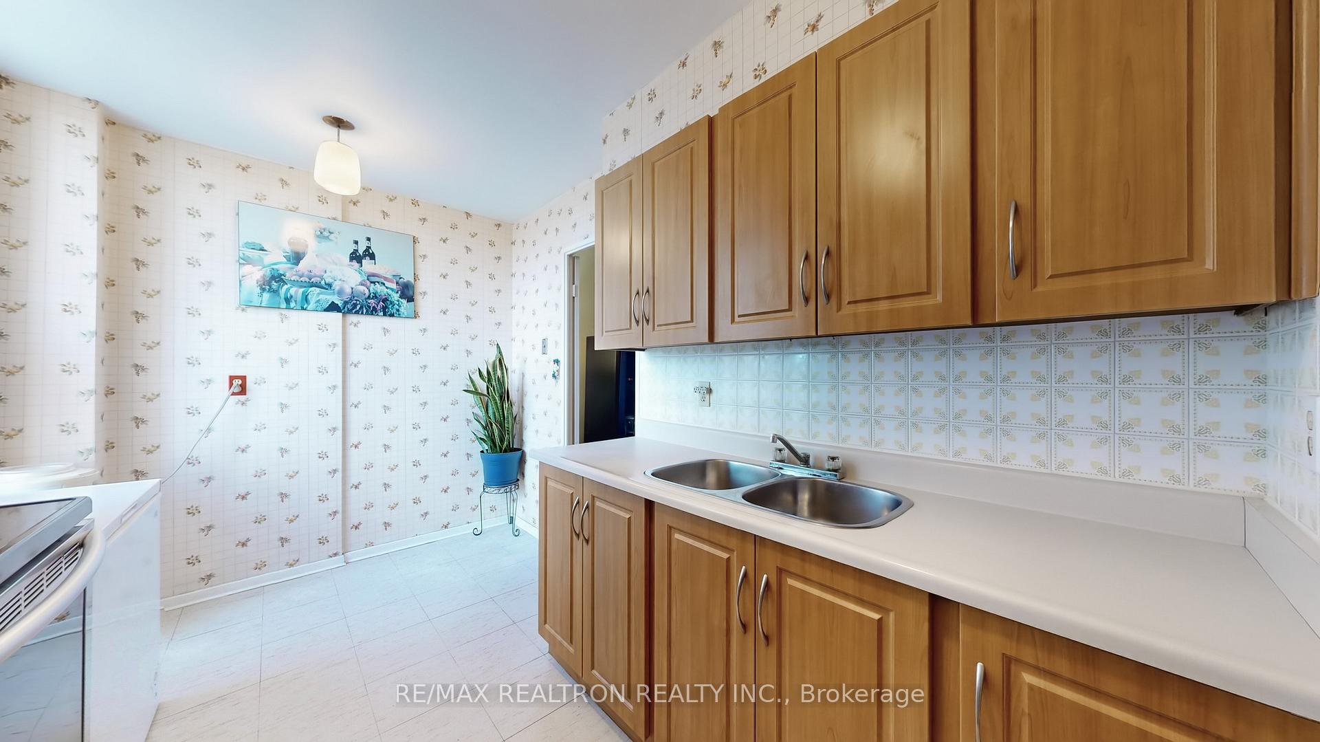 Photo 13 of Unit 514, 5 Vicora Linkway, Toronto, Flemingdon Park — HOMEH