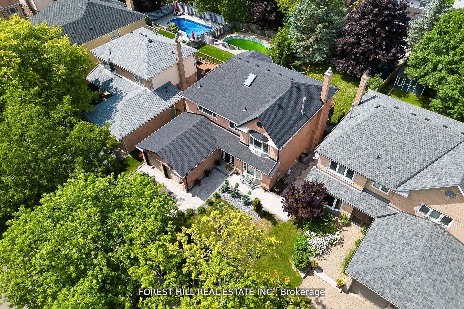 Photo 3 of 28 Beatty Crescent, Aurora, Aurora Highlands — HOMEH