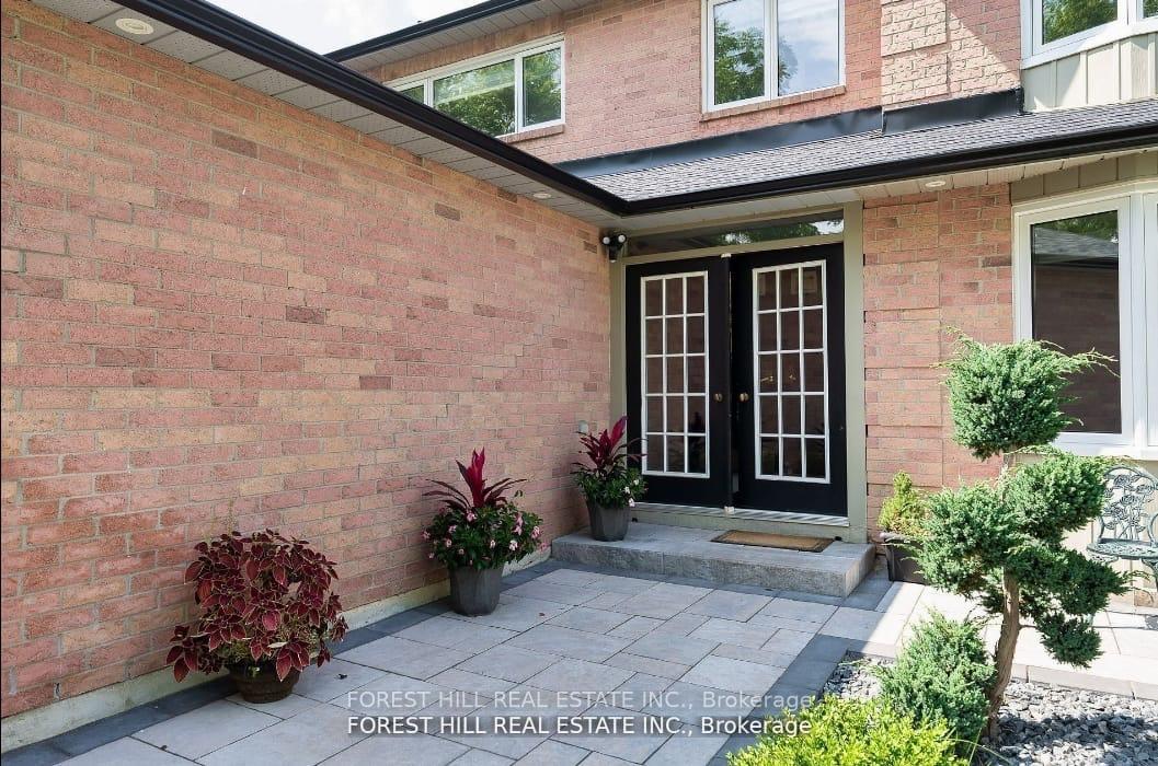 Photo 2 of 28 Beatty Crescent, Aurora, Aurora Highlands — HOMEH