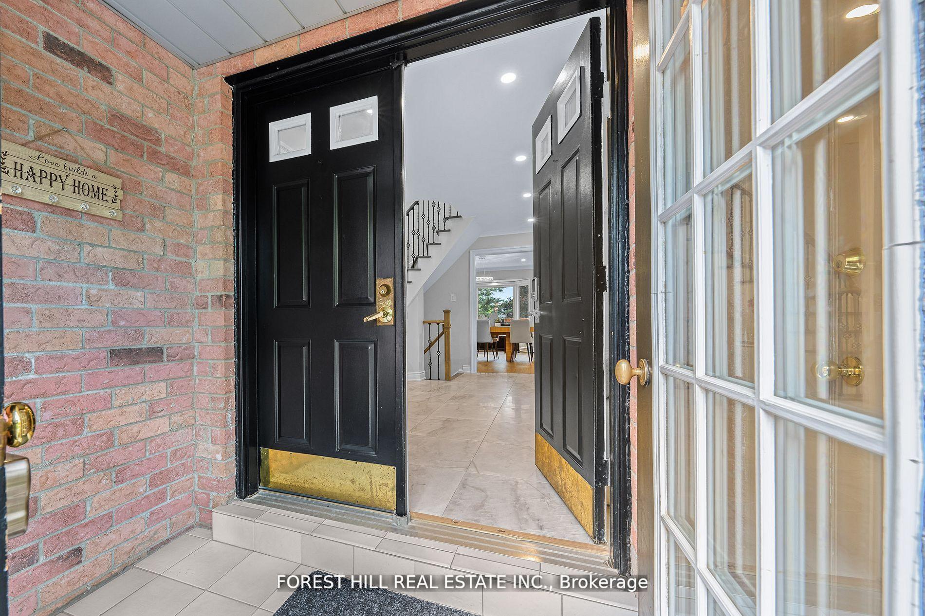 Photo 4 of 28 Beatty Crescent, Aurora, Aurora Highlands — HOMEH