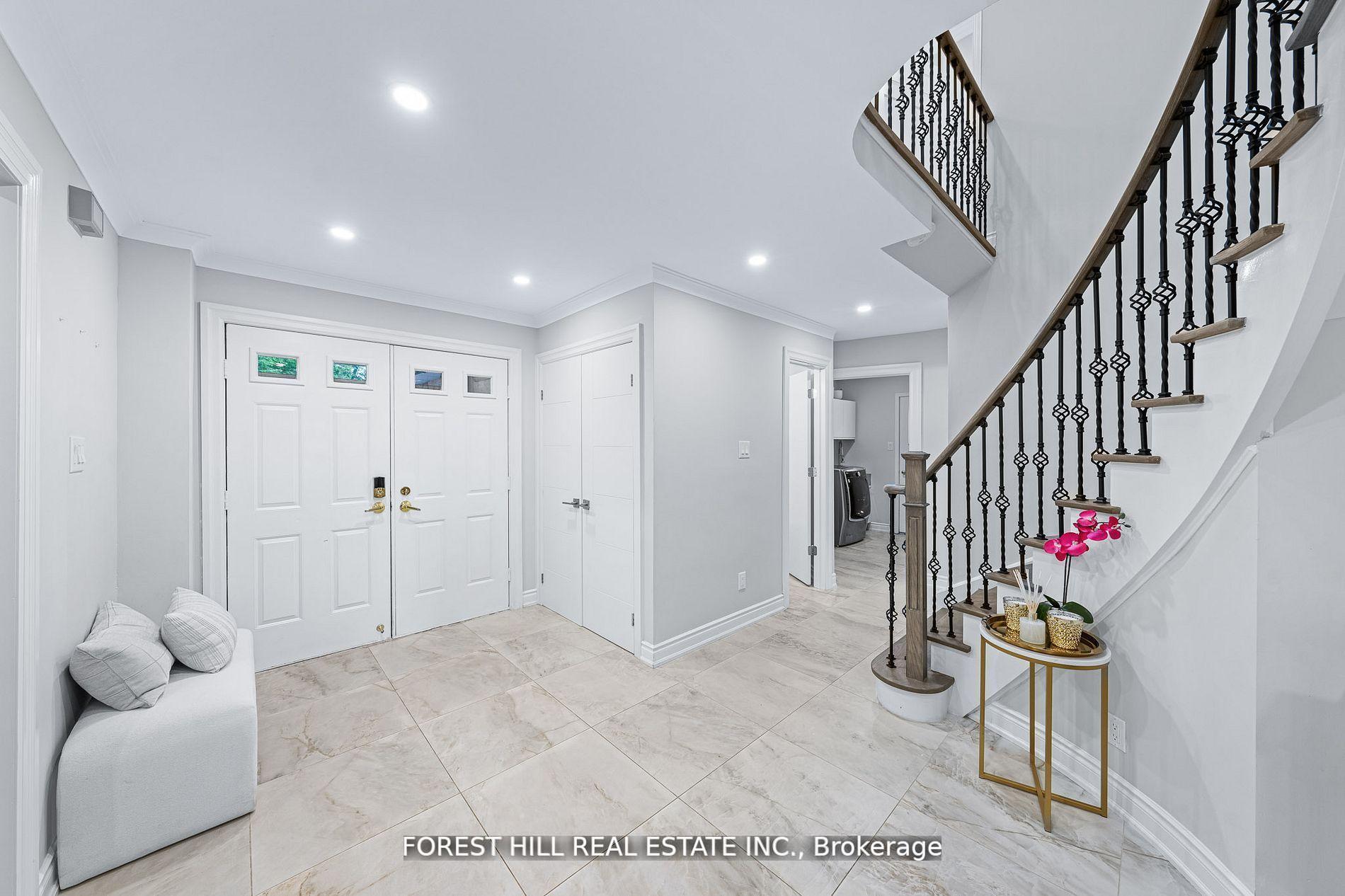 Photo 5 of 28 Beatty Crescent, Aurora, Aurora Highlands — HOMEH