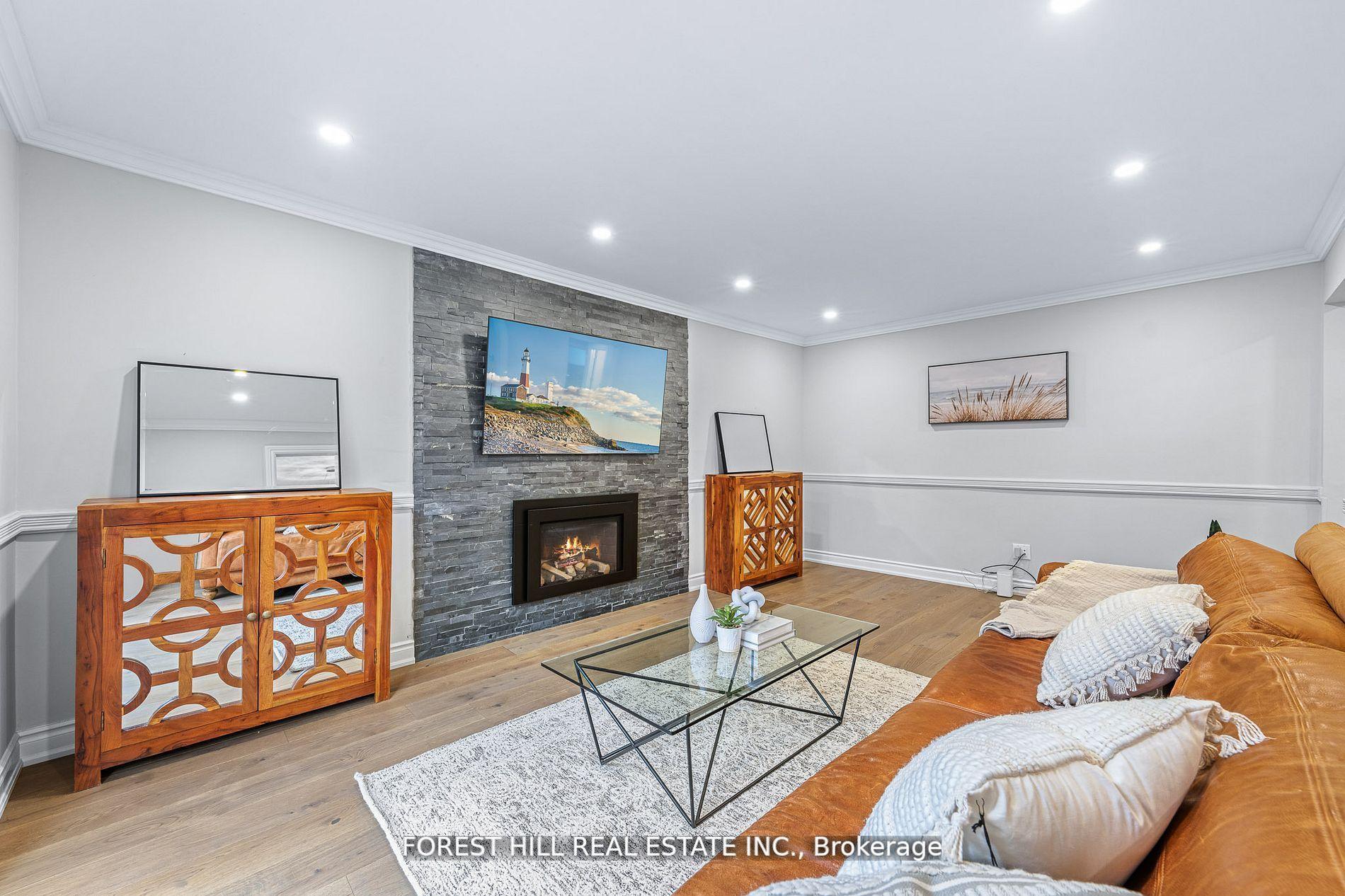 Photo 8 of 28 Beatty Crescent, Aurora, Aurora Highlands — HOMEH