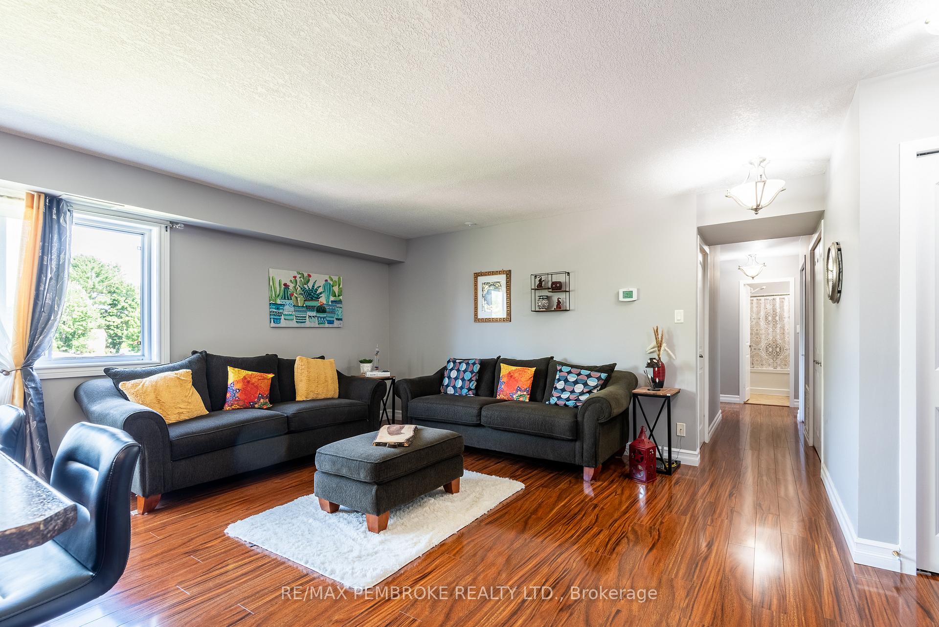 Photo 6 of 25 Tamarack Street, Deep River, Deep River — HOMEH