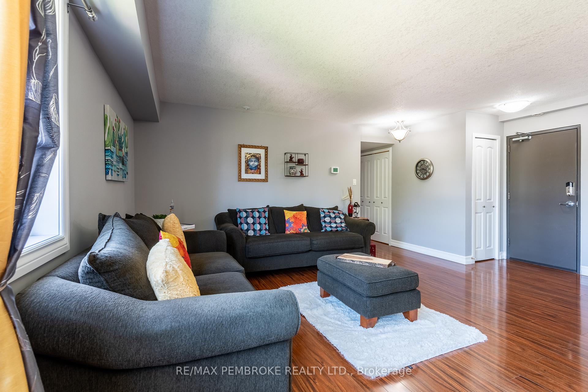 Photo 7 of 25 Tamarack Street, Deep River, Deep River — HOMEH