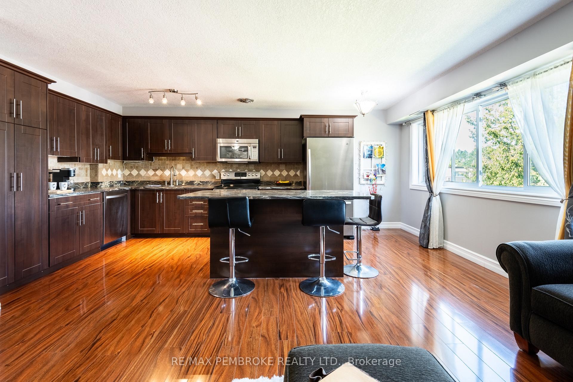 Photo 9 of 25 Tamarack Street, Deep River, Deep River — HOMEH
