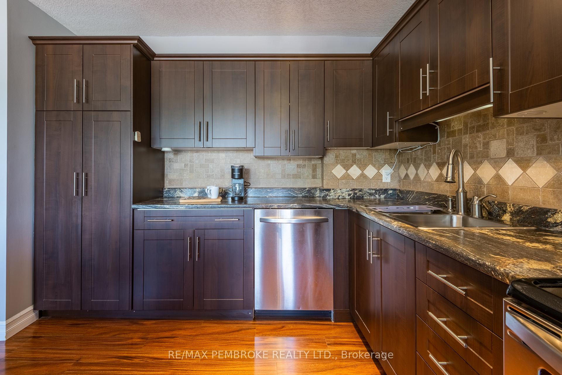 Photo 10 of 25 Tamarack Street, Deep River, Deep River — HOMEH
