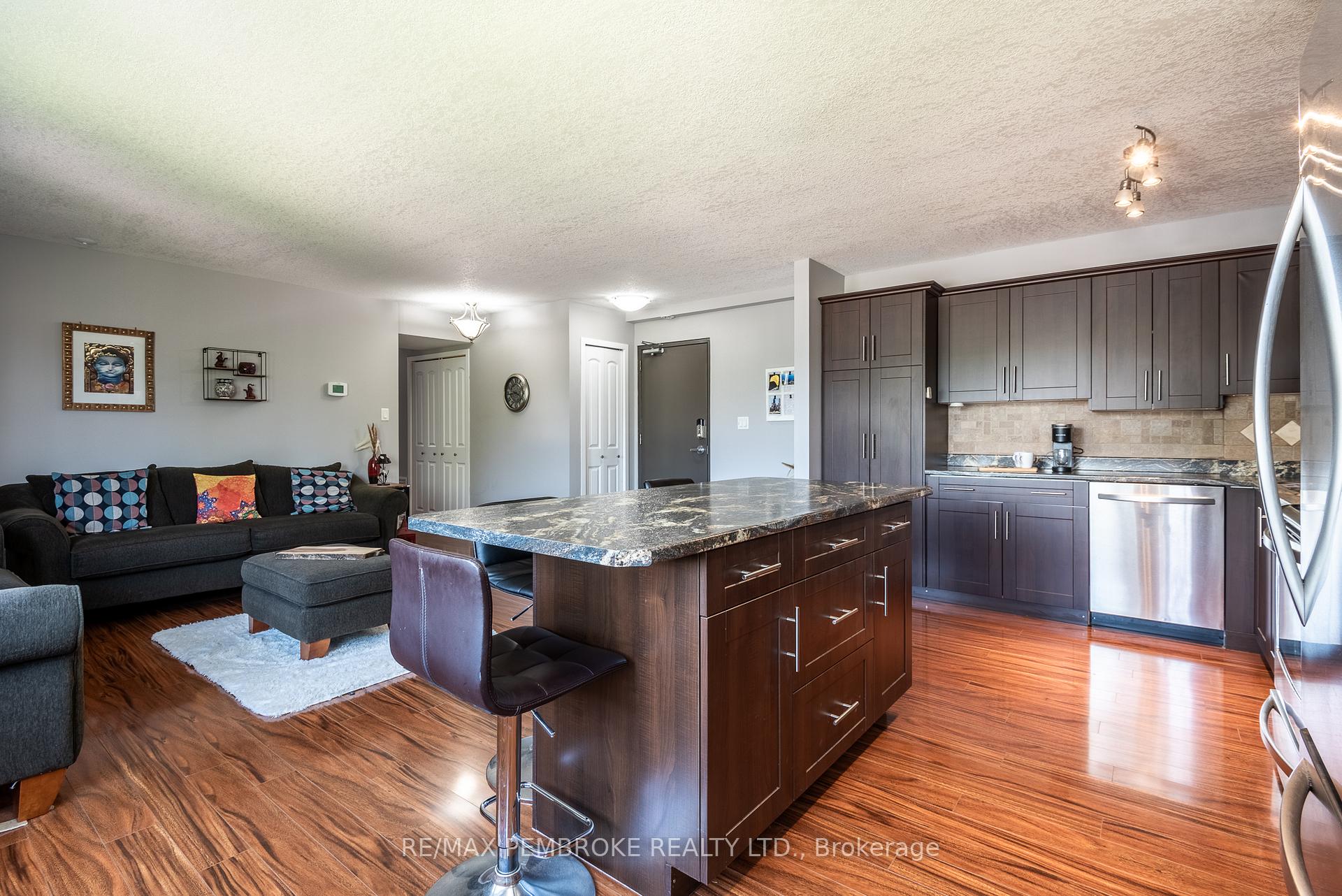 Photo 12 of 25 Tamarack Street, Deep River, Deep River — HOMEH