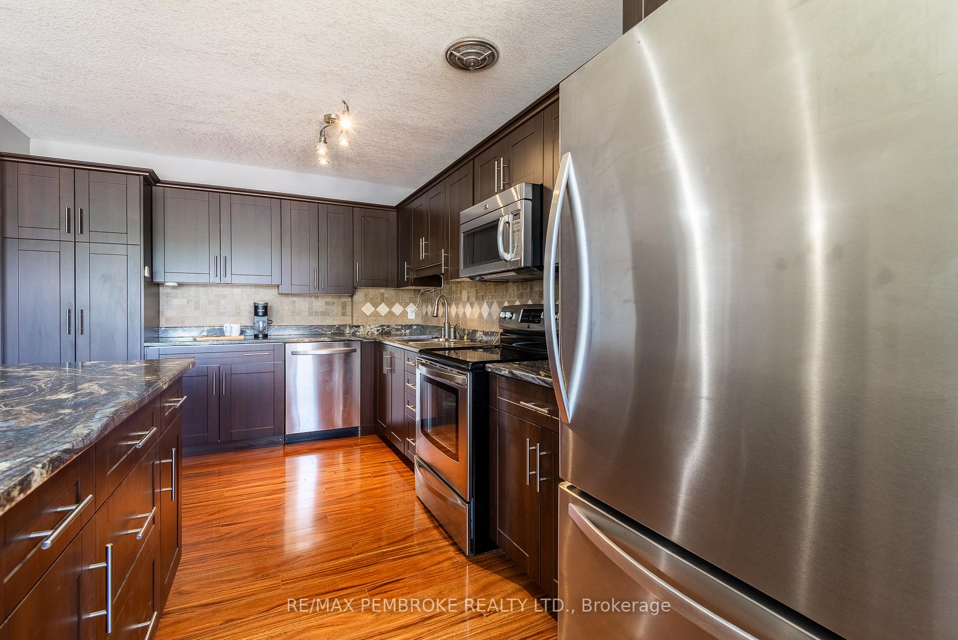Photo 13 of 25 Tamarack Street, Deep River, Deep River — HOMEH