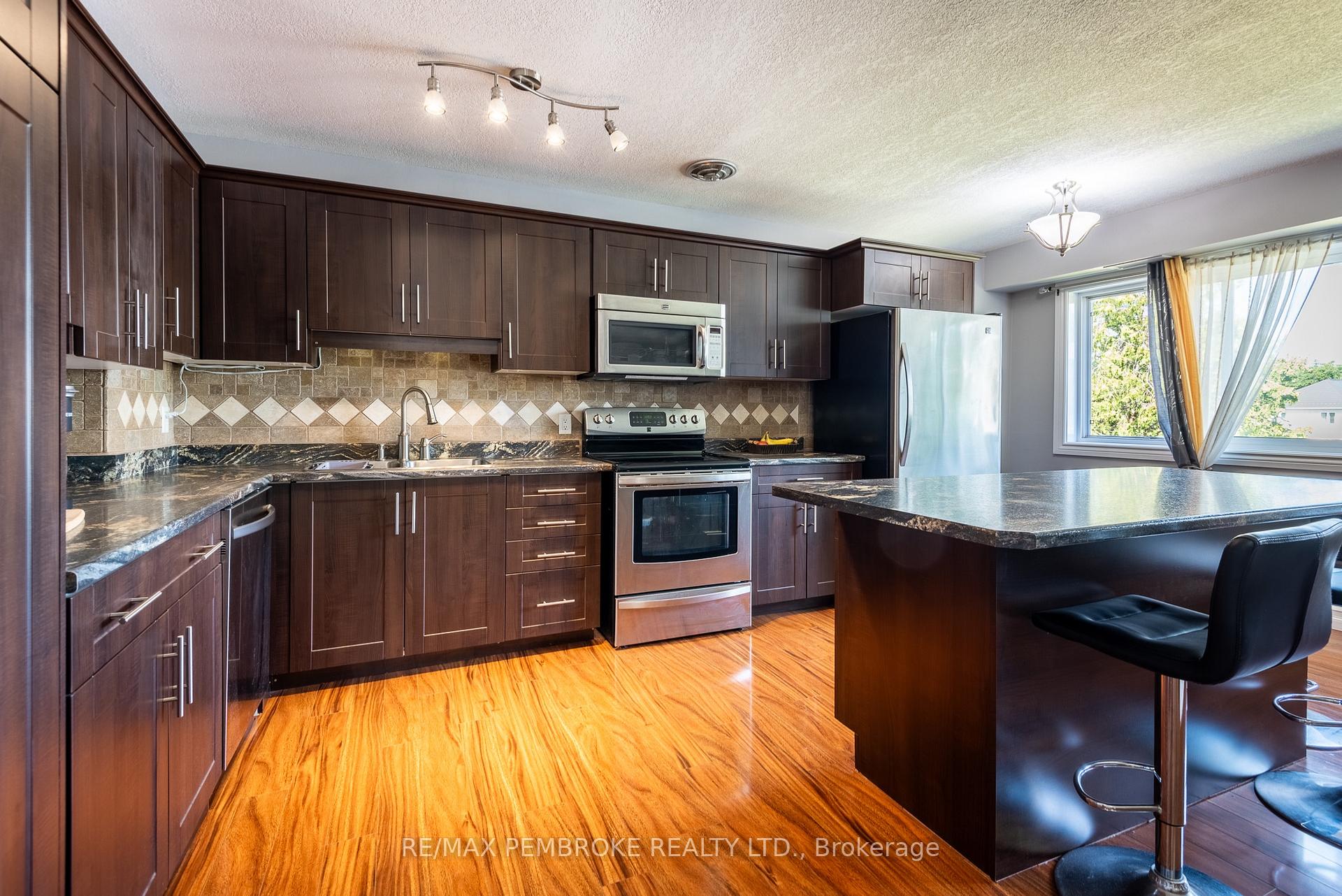 Photo 14 of 25 Tamarack Street, Deep River, Deep River — HOMEH