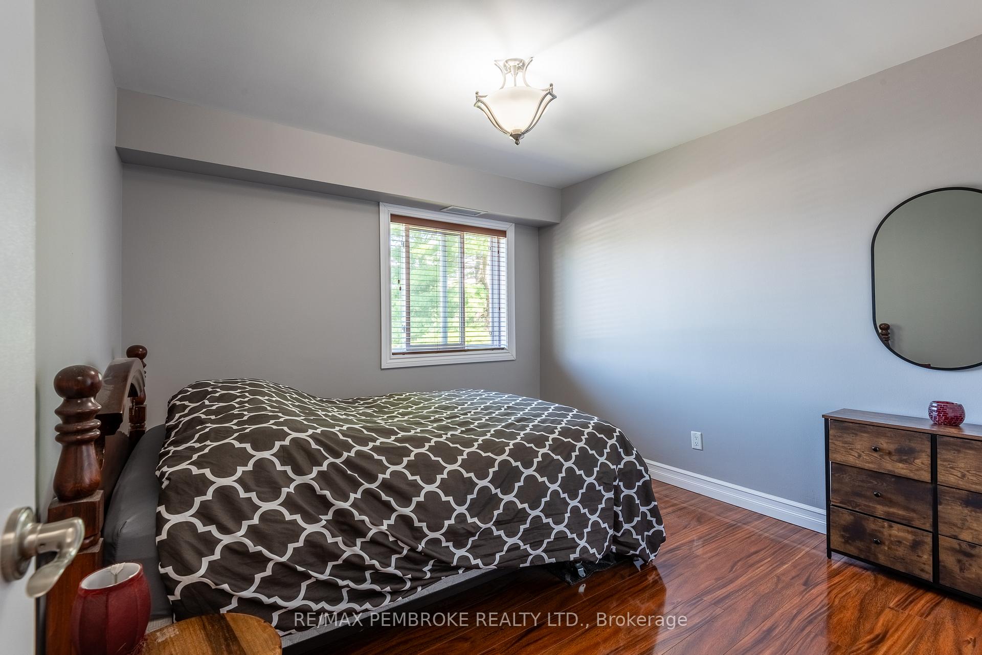 Photo 16 of 25 Tamarack Street, Deep River, Deep River — HOMEH