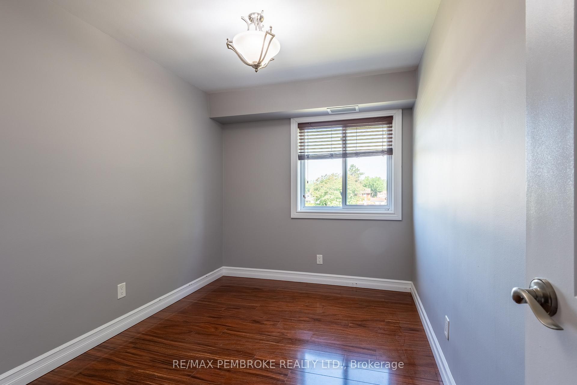 Photo 18 of 25 Tamarack Street, Deep River, Deep River — HOMEH