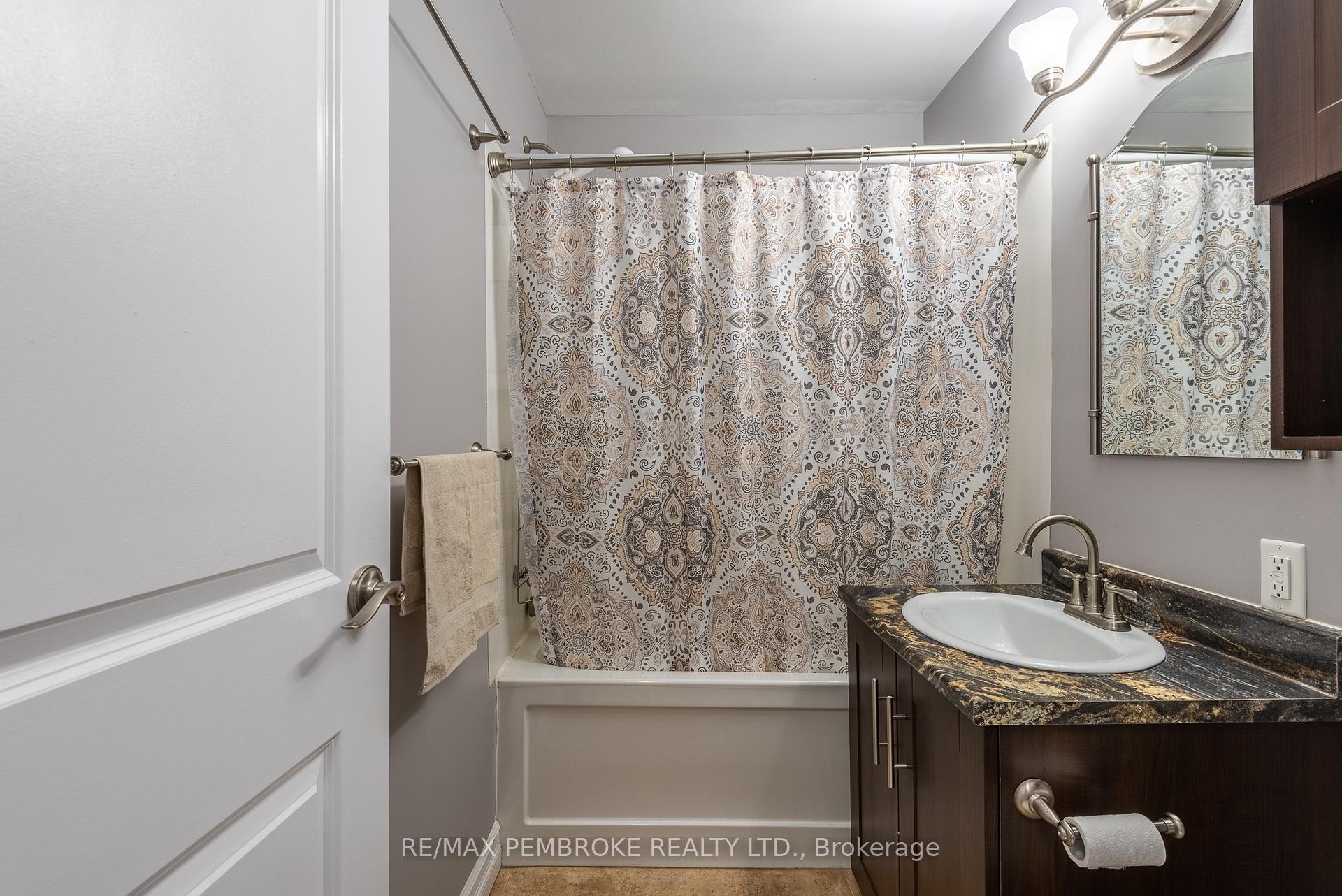Photo 22 of 25 Tamarack Street, Deep River, Deep River — HOMEH