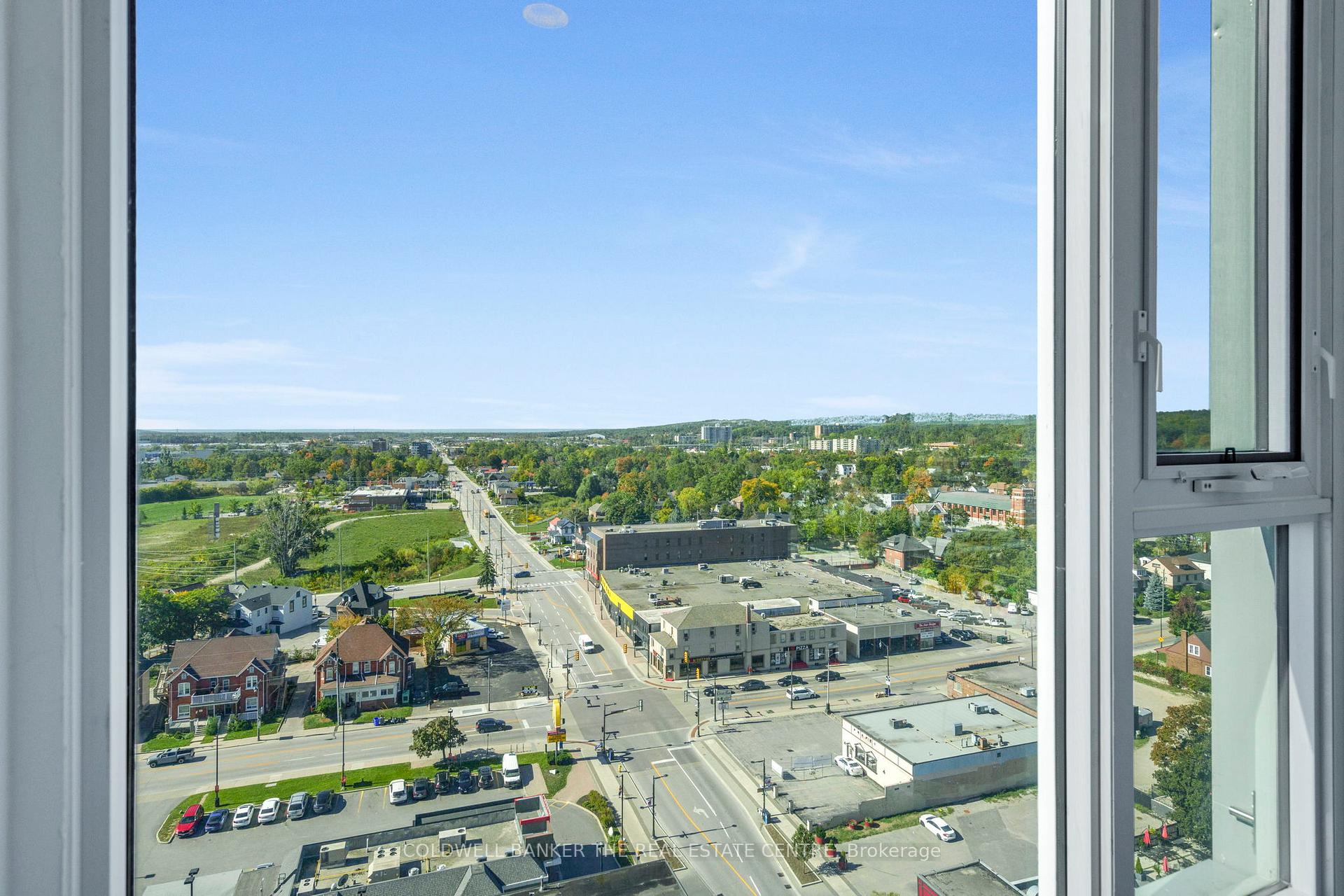 Photo 38 of 55 Dunlop Street W, Barrie, City Centre — HOMEH