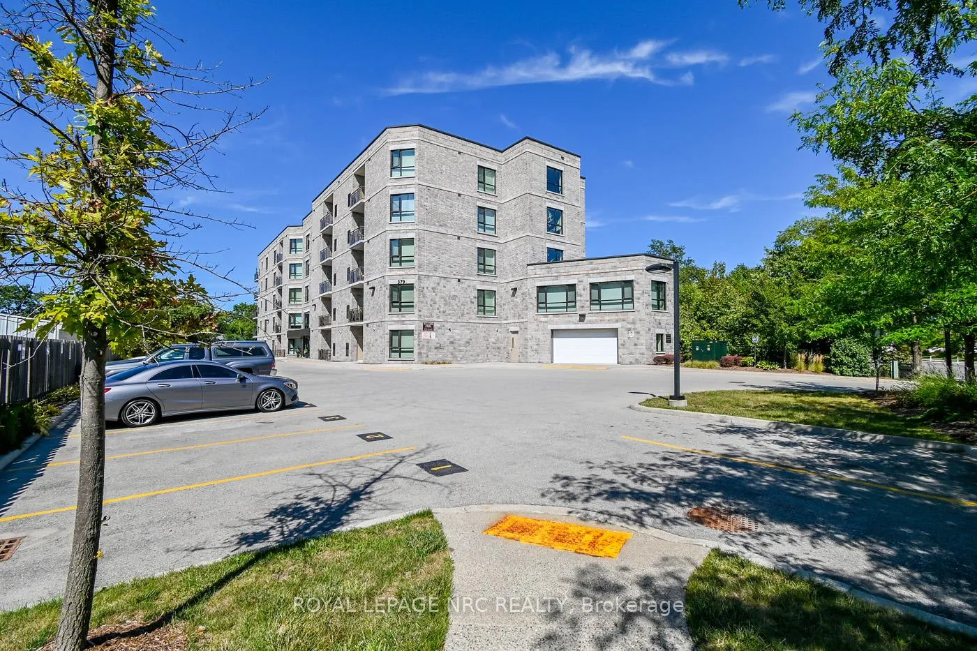 Photo 2 of Unit 404, 379 Scott Street, St. Catharines, Vine/Linwell — HOMEH