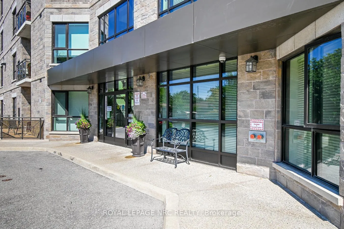 Photo 7 of Unit 404, 379 Scott Street, St. Catharines, Vine/Linwell — HOMEH