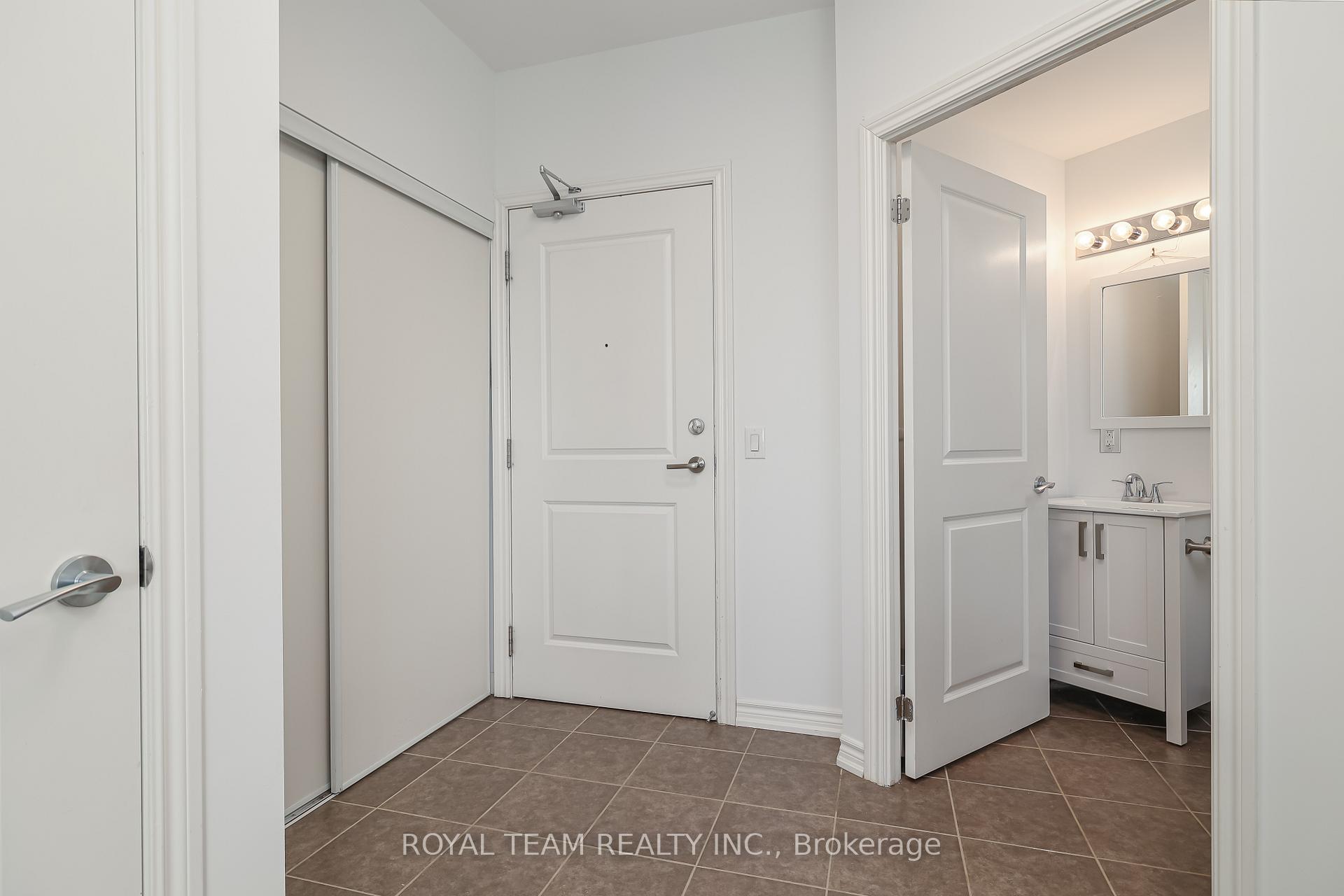 Photo 4 of Unit 905, 7730 Kipling Avenue, Vaughan, Vaughan Grove — HOMEH