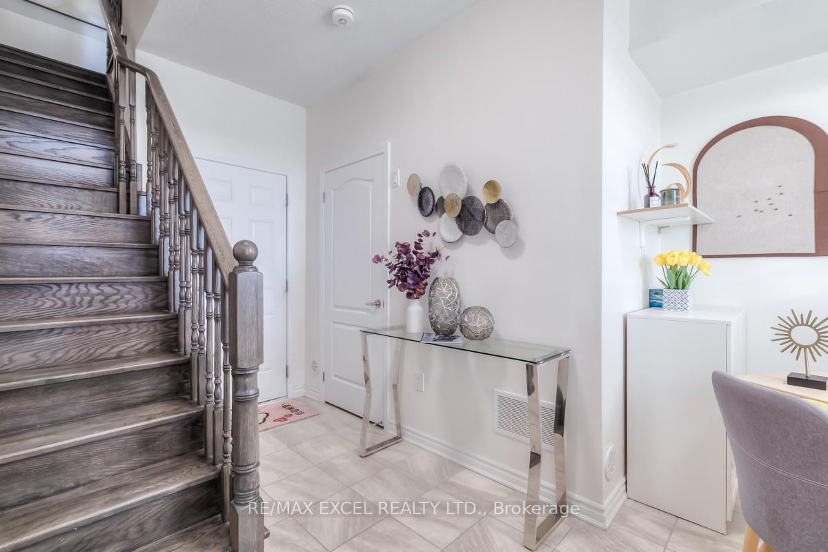 Photo 4 of 386 Arthur Bonner Avenue, Markham, Cornell — HOMEH