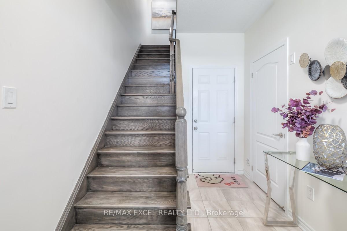 Photo 5 of 386 Arthur Bonner Avenue, Markham, Cornell — HOMEH